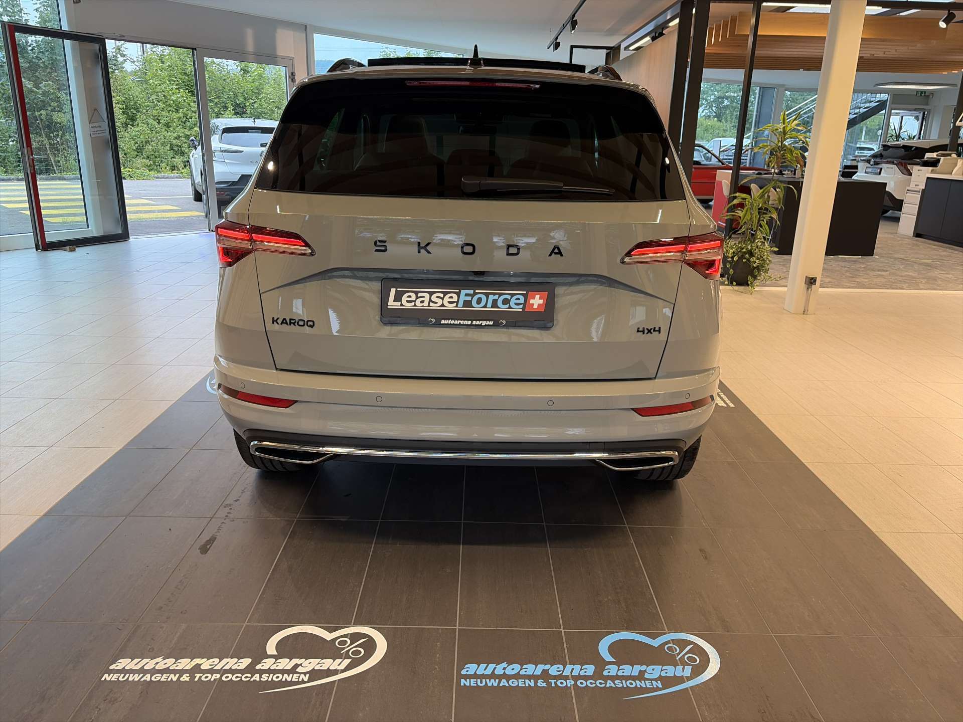 SKODA Karoq 2.0 TSi SportLine 4x4 DSG-Automat-image-12