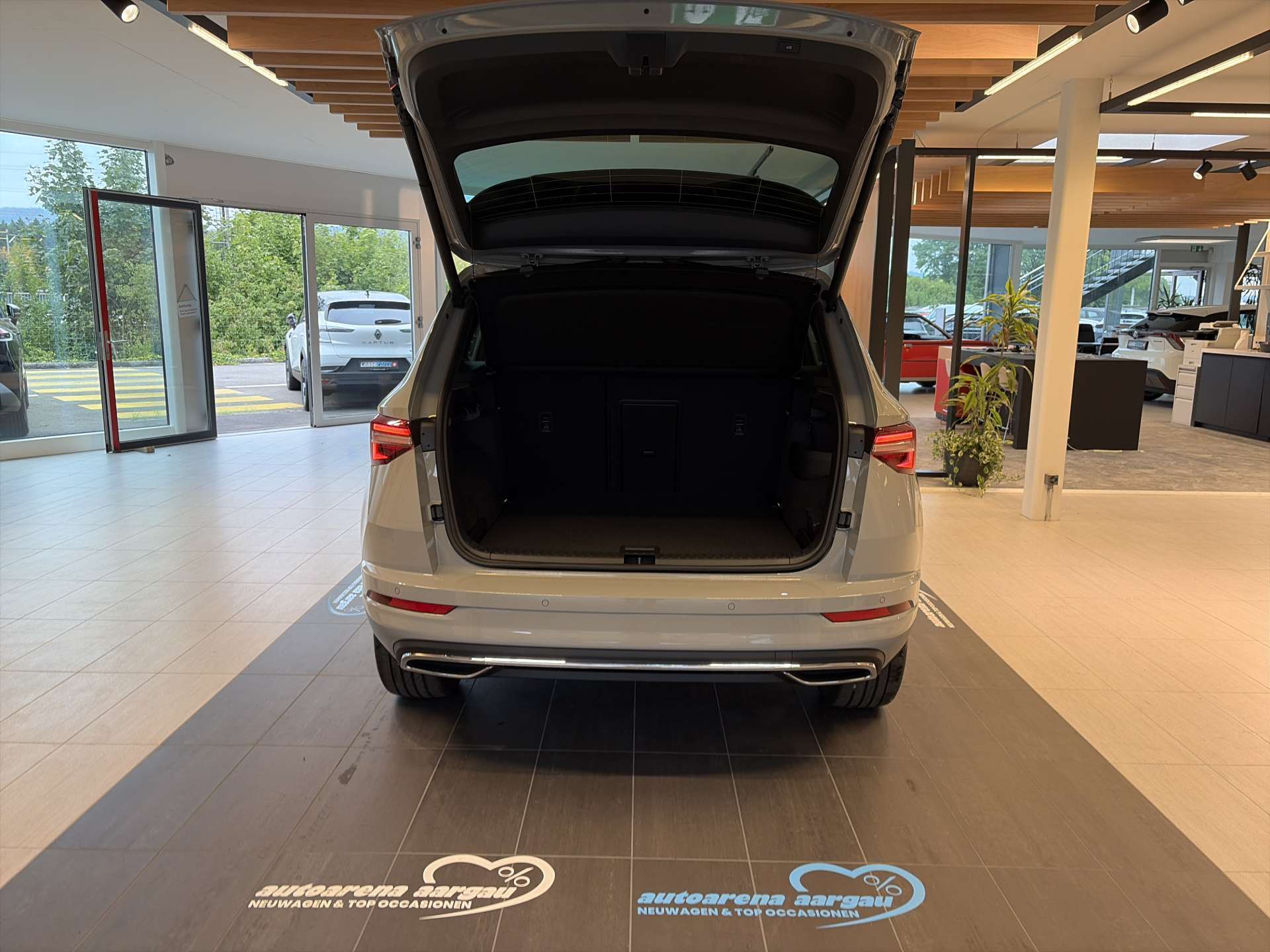 SKODA Karoq 2.0 TSi SportLine 4x4 DSG-Automat-image-7
