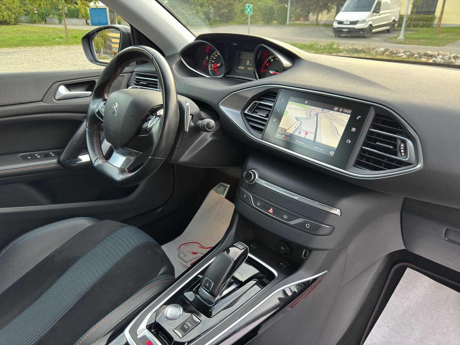 PEUGEOT 308 1.2 Pure Tech Allure EAT8 Zahnriemen neu-image-15