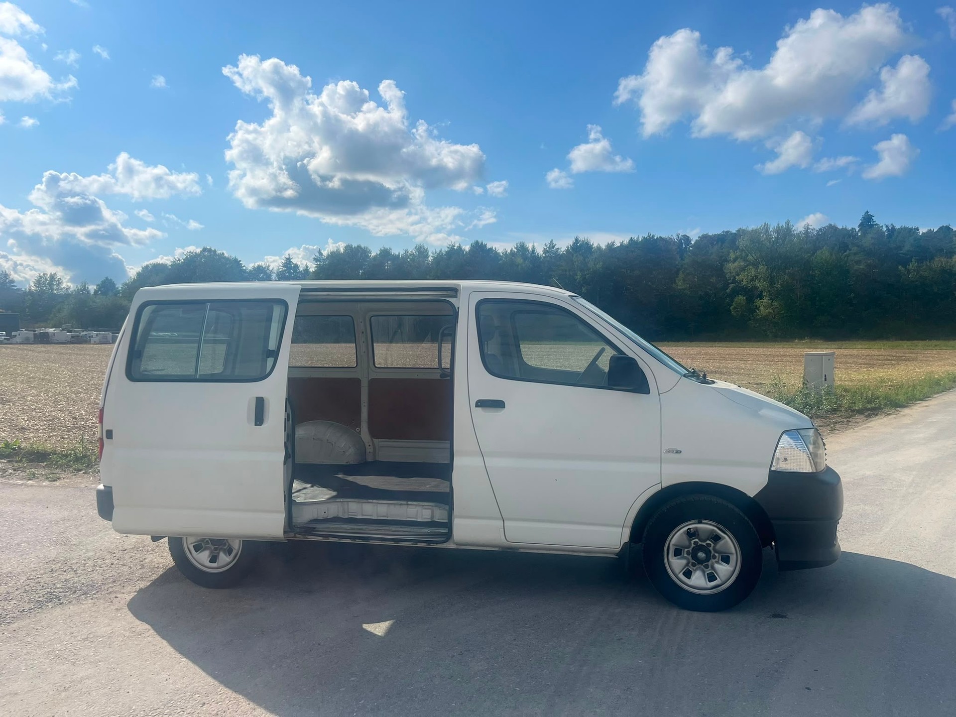 TOYOTA Hiace D-4D Van SWB-image-2