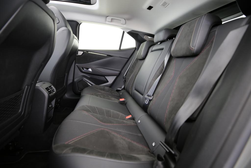 DS AUTOMOBILES 4 1.6 E-Tense Performance Line+-image-8