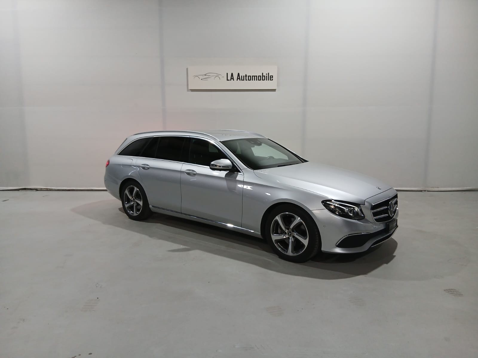 MERCEDES-BENZ E 220 d Avantgarde 4Matic 9G-Tronic-image-5