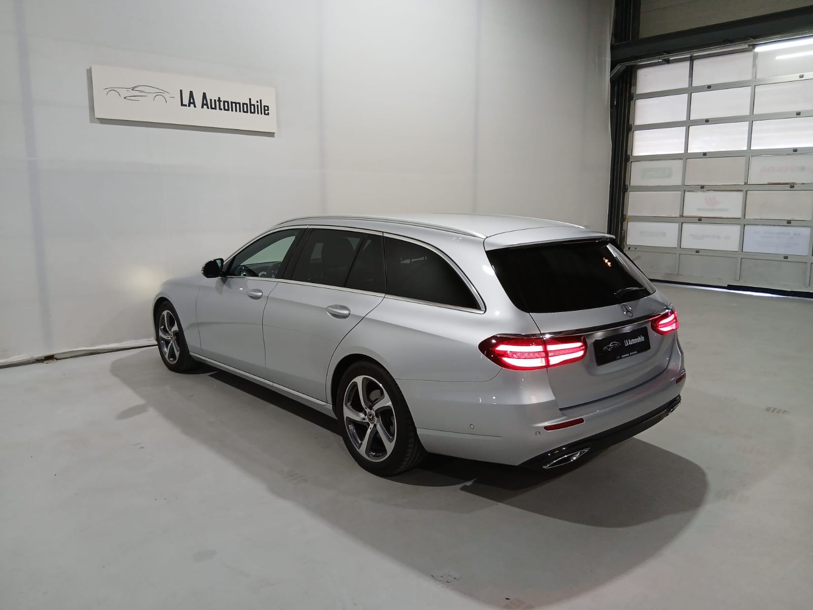 MERCEDES-BENZ E 220 d Avantgarde 4Matic 9G-Tronic-image-9