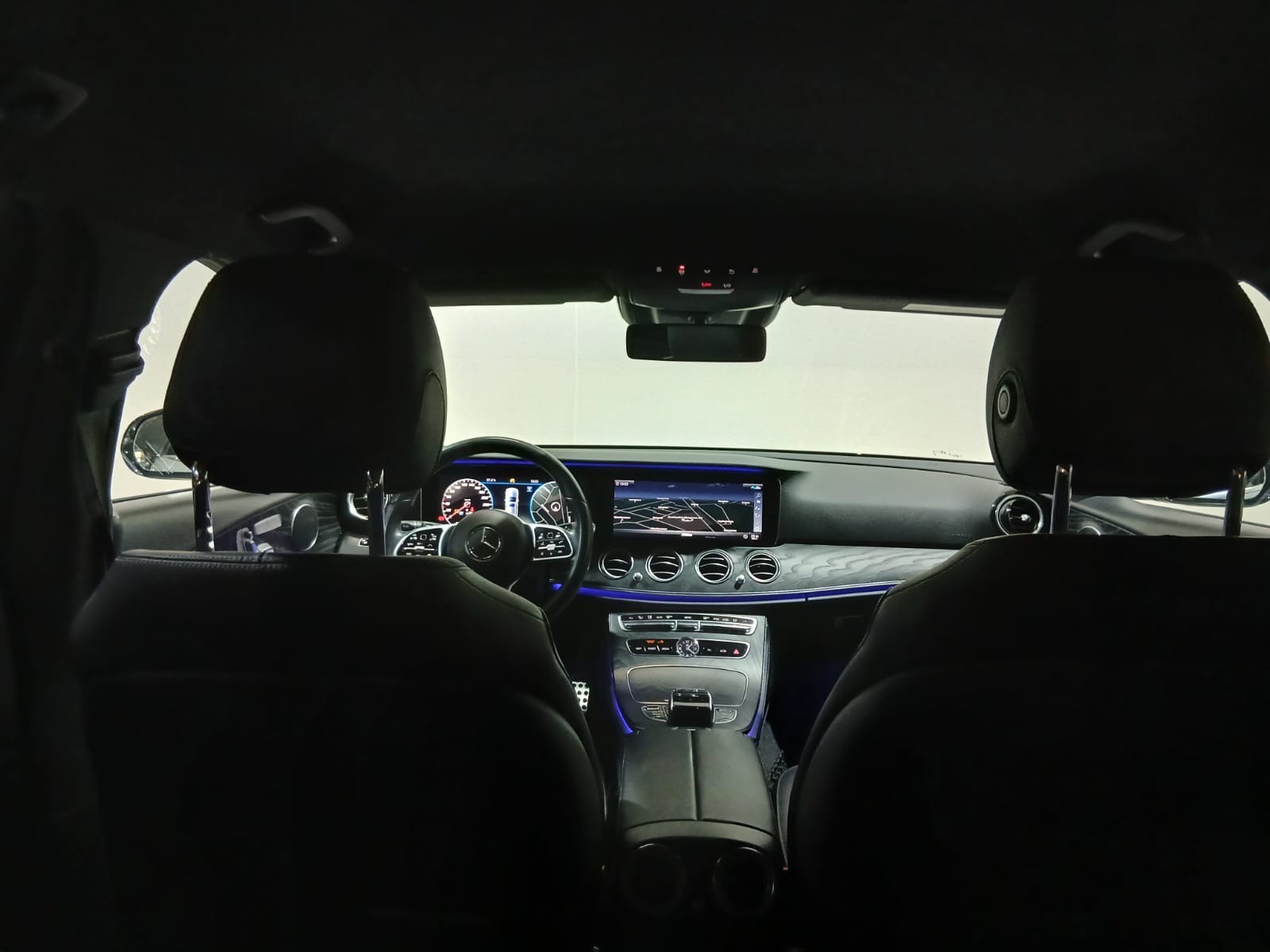 MERCEDES-BENZ E 220 d Avantgarde 4Matic 9G-Tronic-image-14