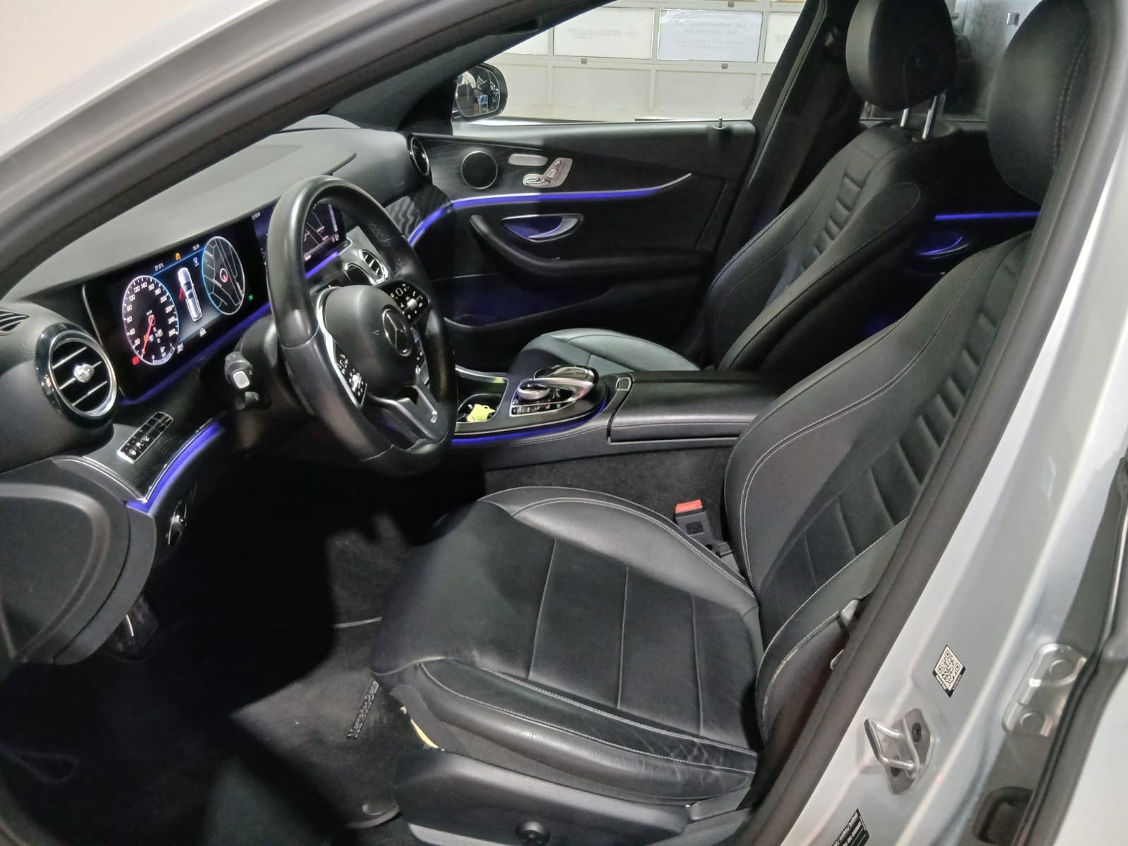 MERCEDES-BENZ E 220 d Avantgarde 4Matic 9G-Tronic-image-12