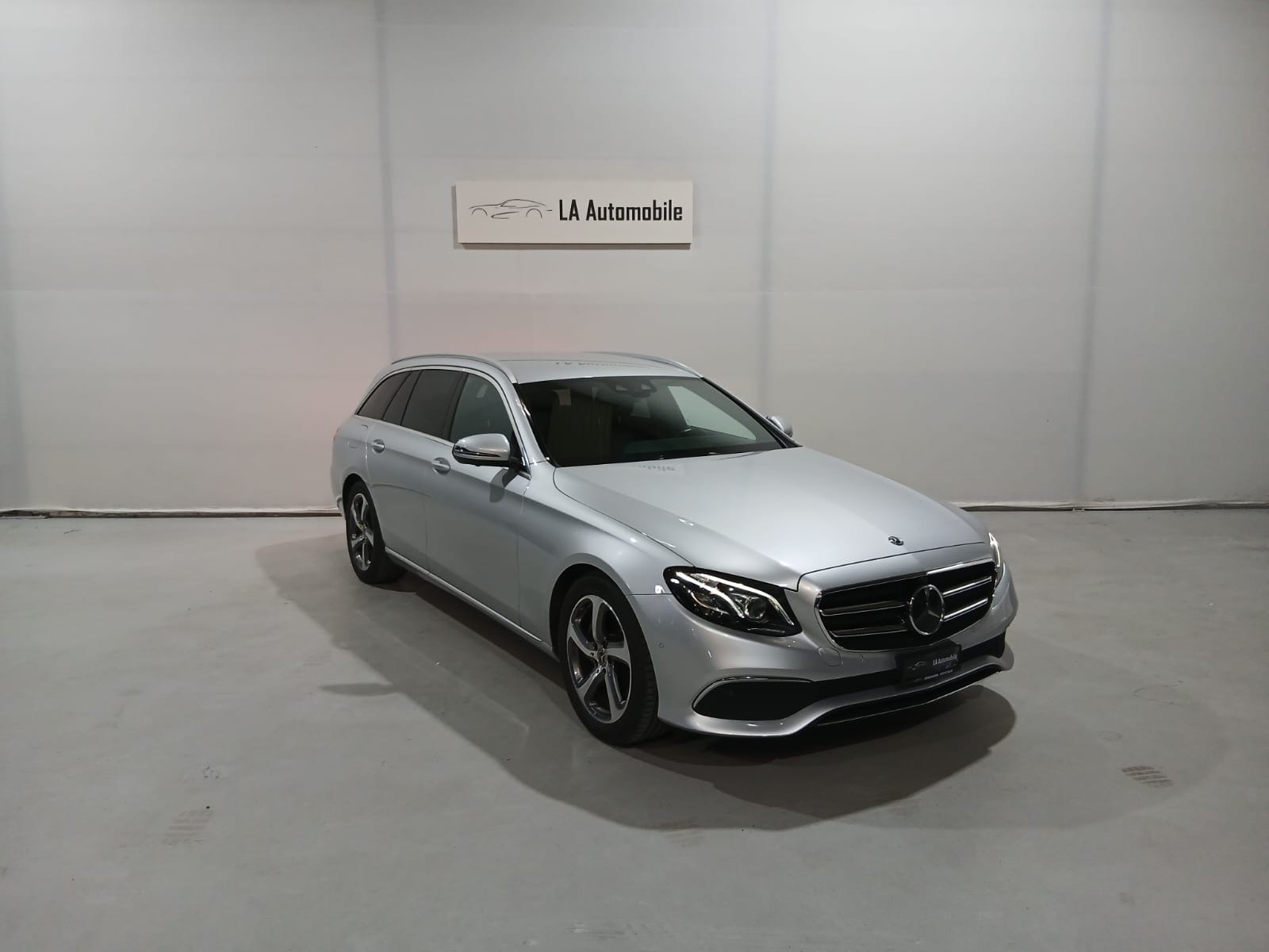 MERCEDES-BENZ E 220 d Avantgarde 4Matic 9G-Tronic-image-4