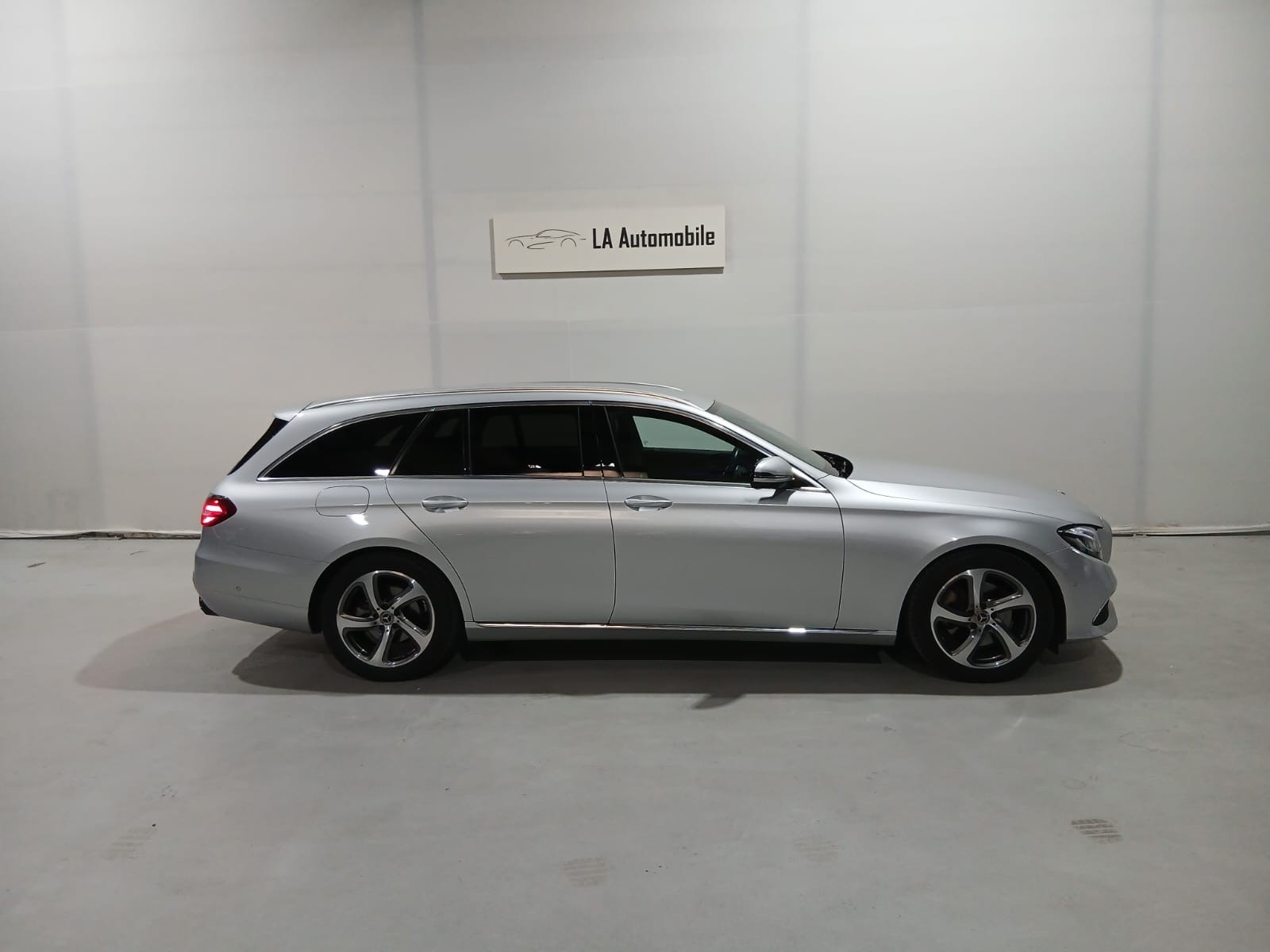 MERCEDES-BENZ E 220 d Avantgarde 4Matic 9G-Tronic-image-6