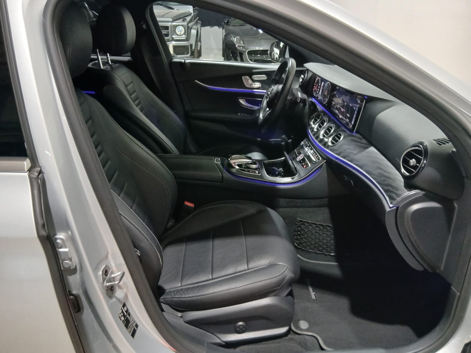 MERCEDES-BENZ E 220 d Avantgarde 4Matic 9G-Tronic-image-13