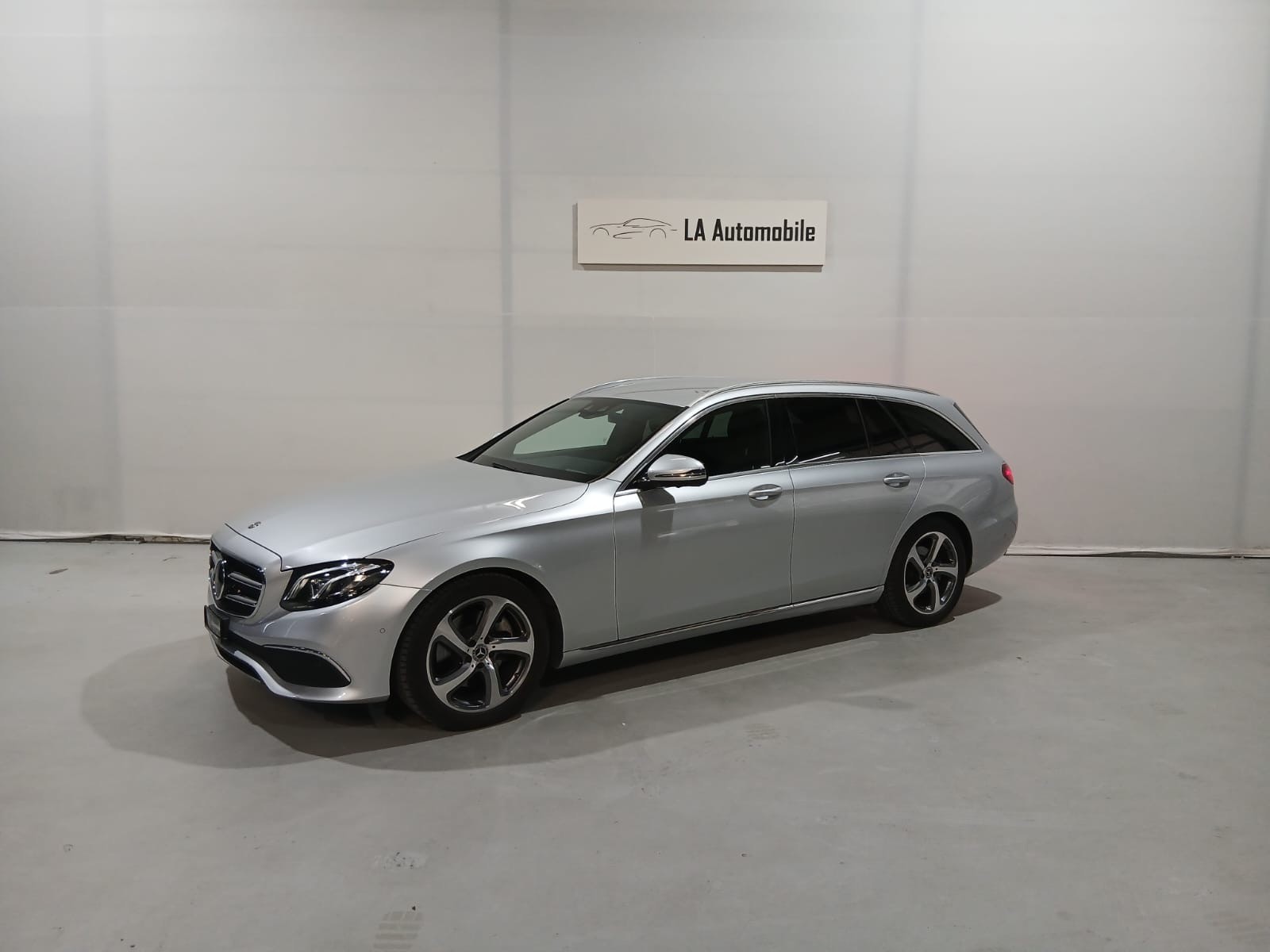 MERCEDES-BENZ E 220 d Avantgarde 4Matic 9G-Tronic-image-1