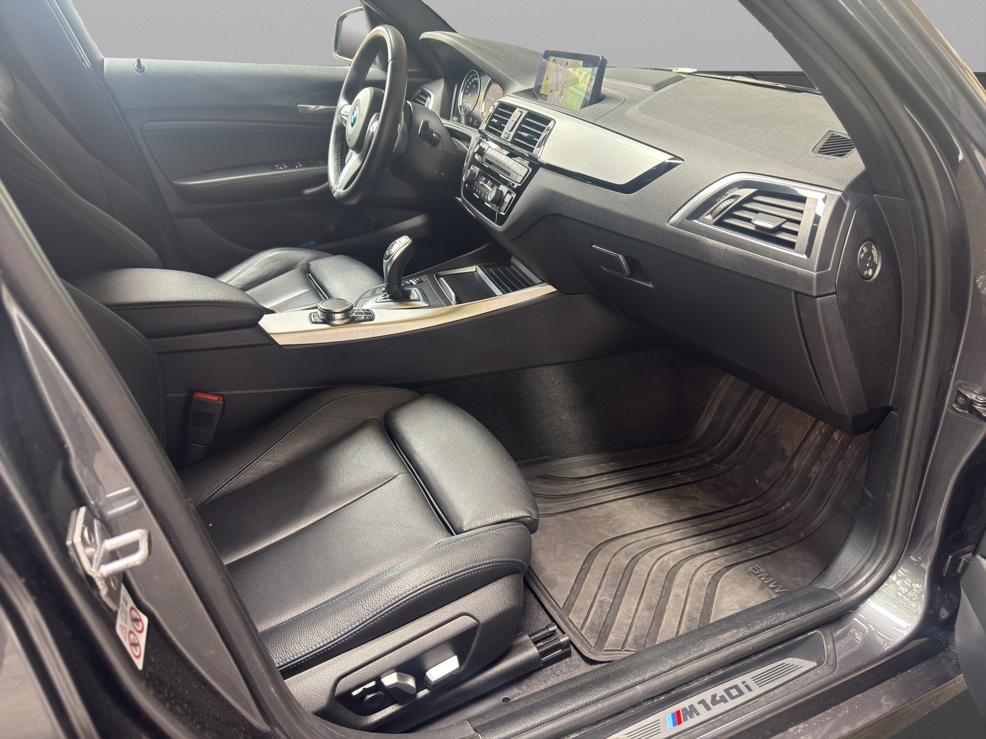 BMW M140i xDrive Steptronic-image-14