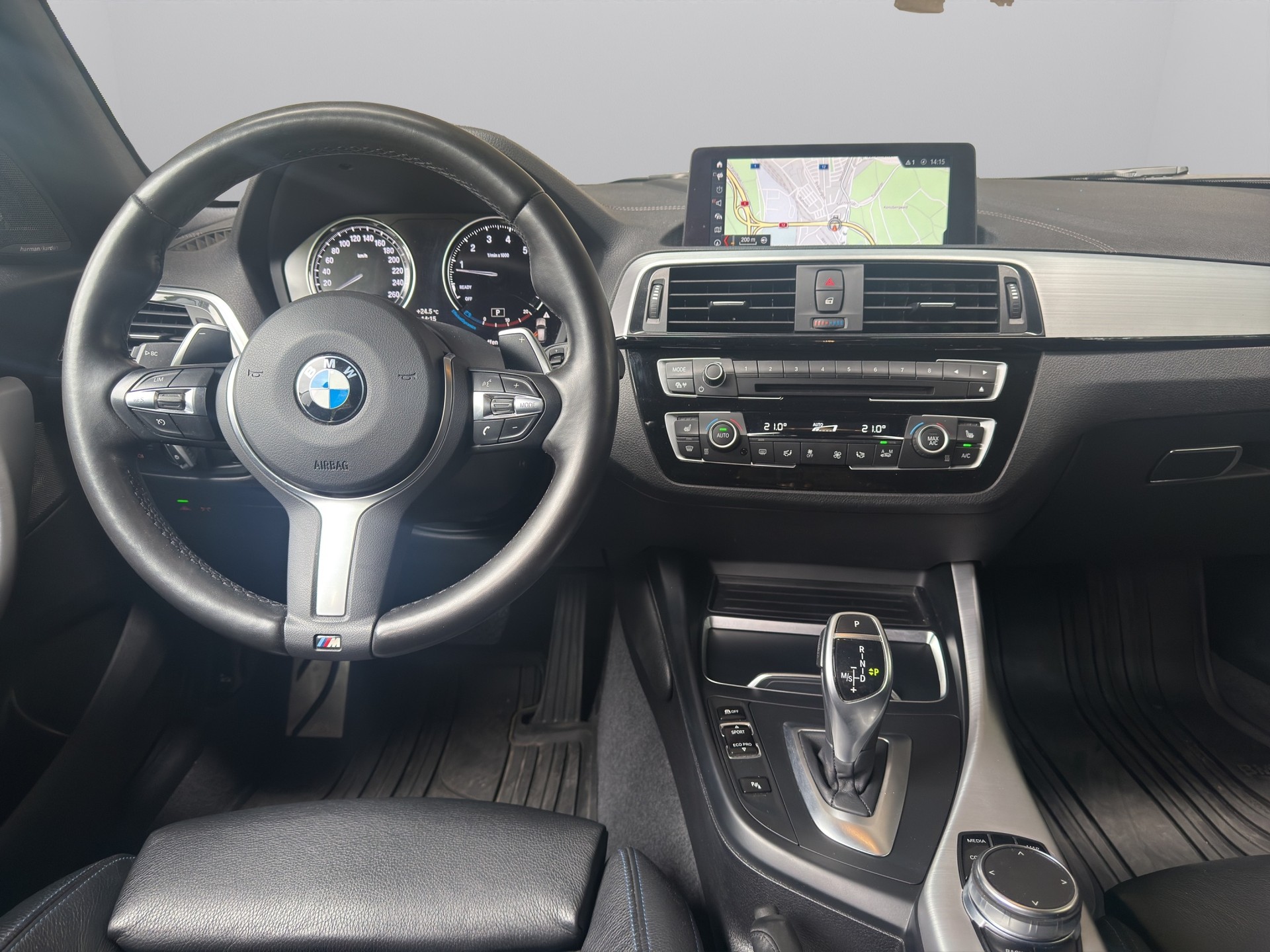 BMW M140i xDrive Steptronic-image-10