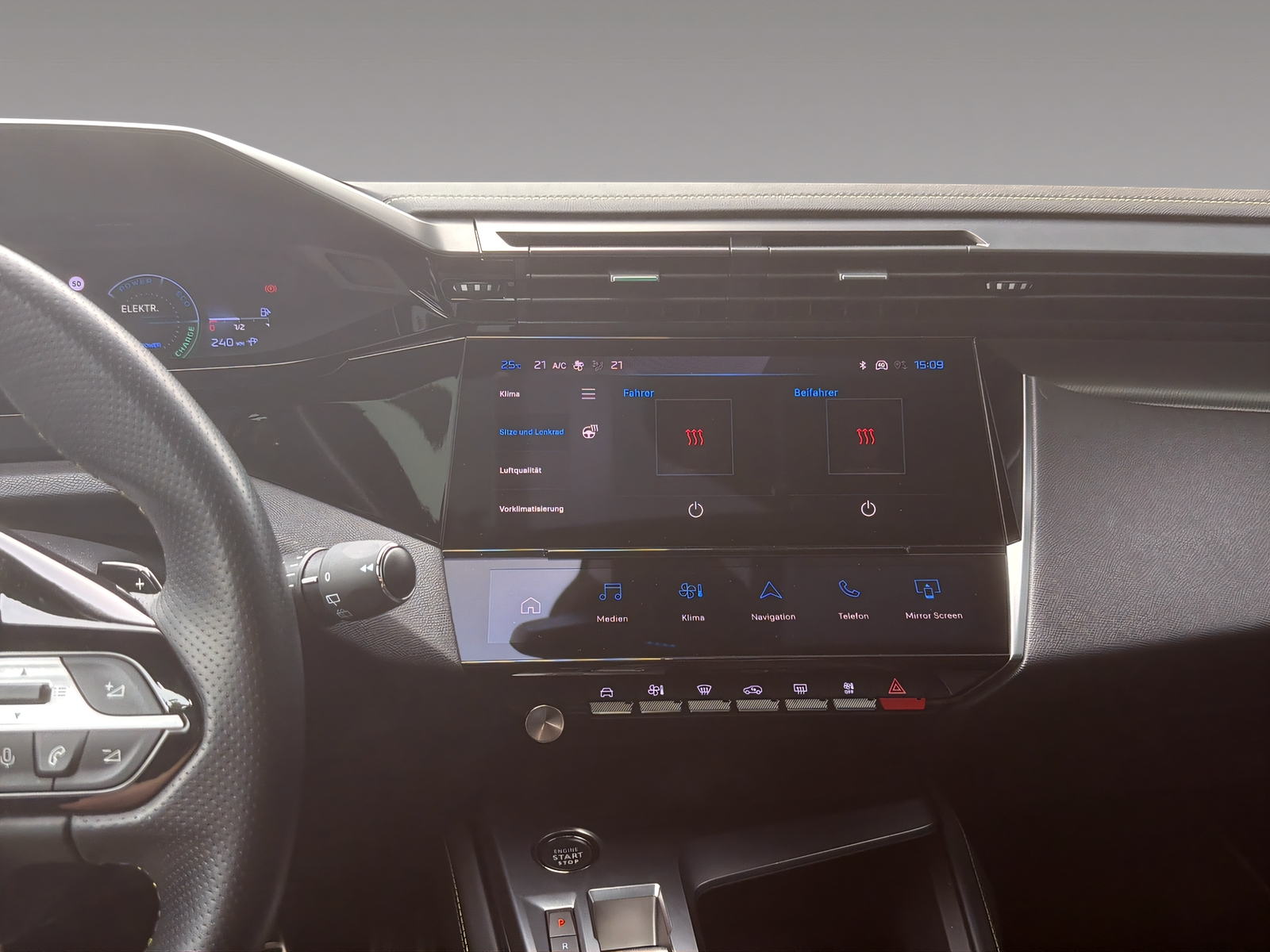 PEUGEOT 308 1.6 PHEV 225 GT Pack-image-15