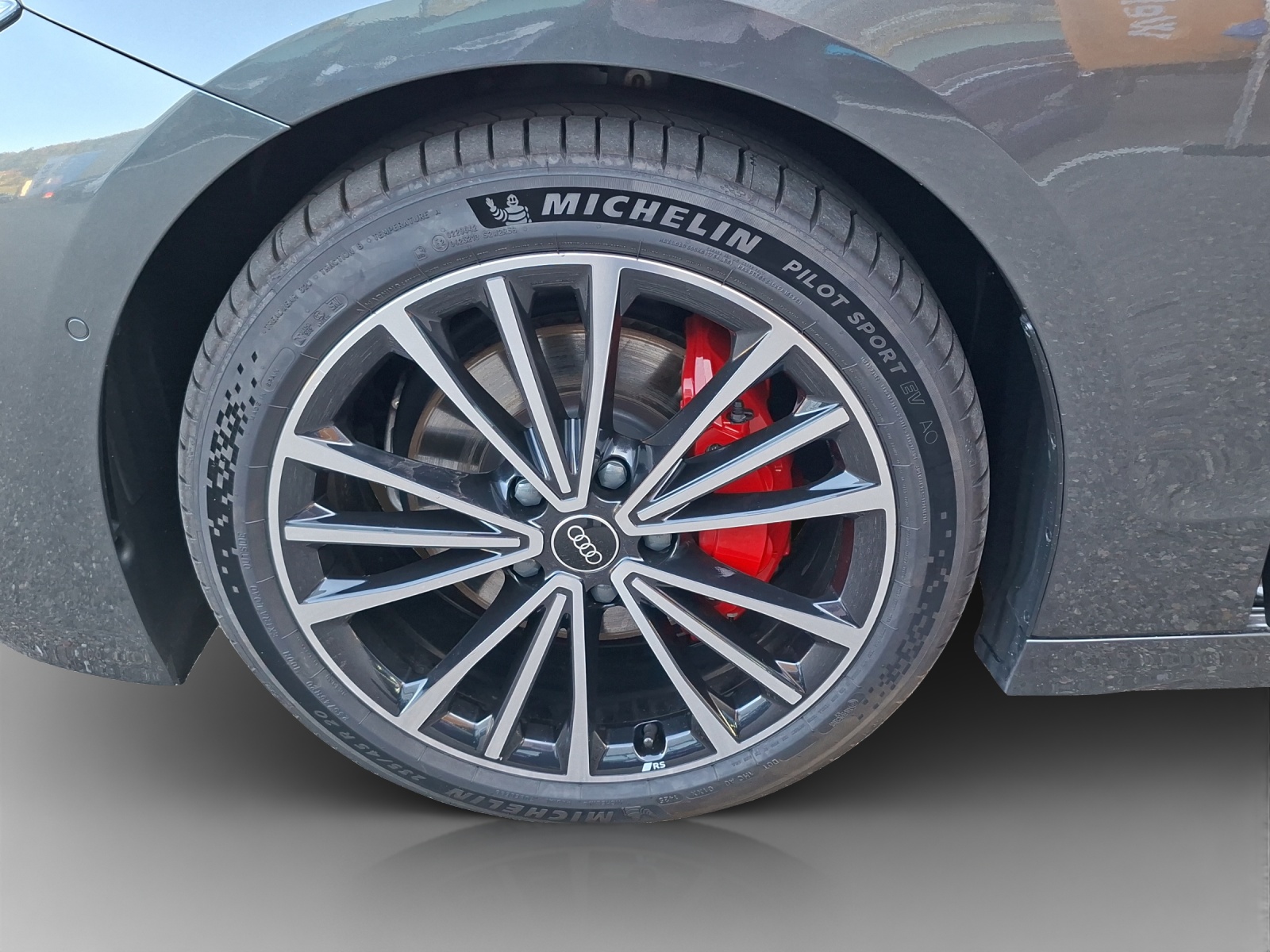 AUDI A6 Avant e-tron quattro-image-16