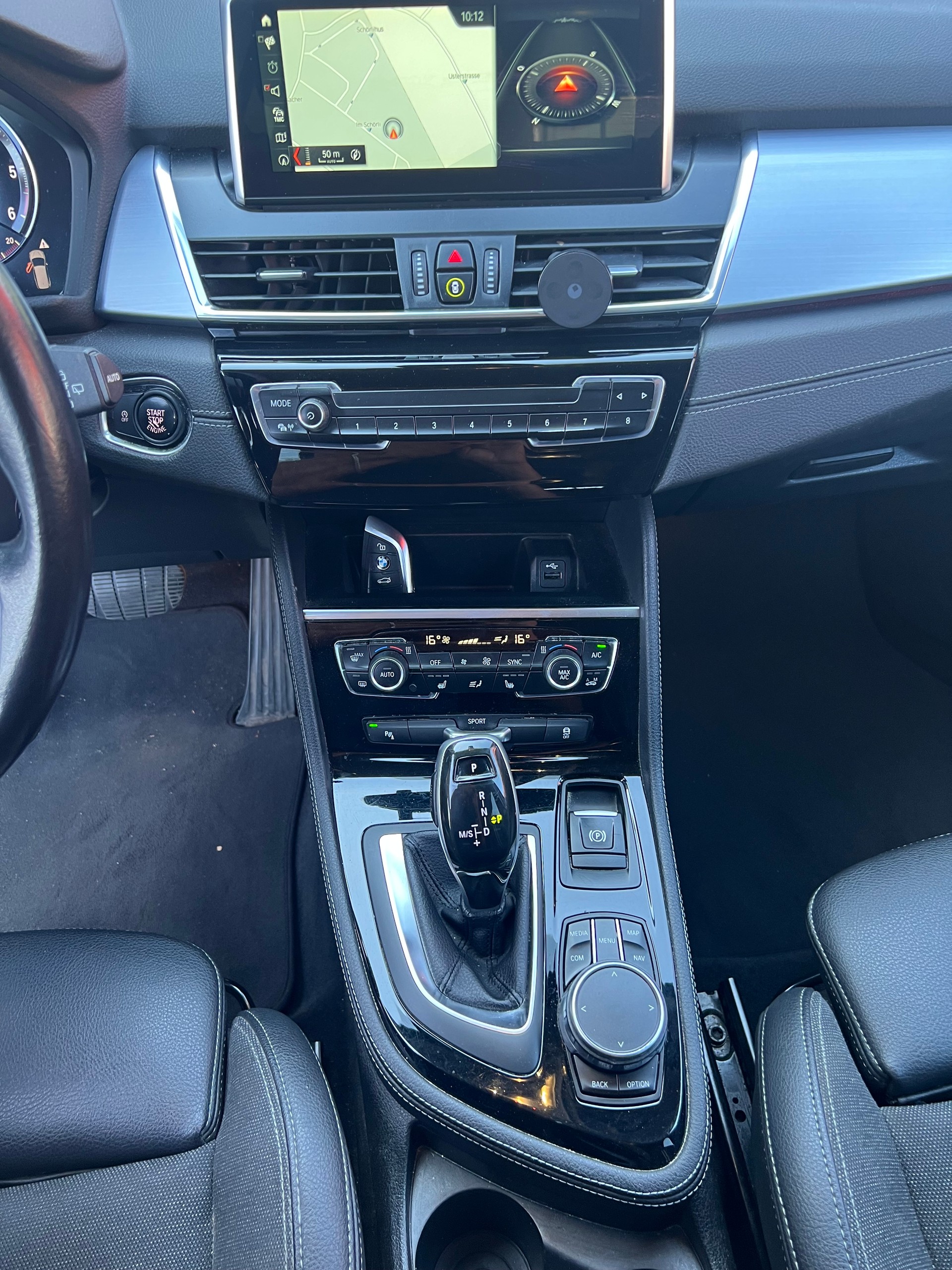 BMW 218d xDrive Gran Tourer Steptronic Luxury Line-image-6