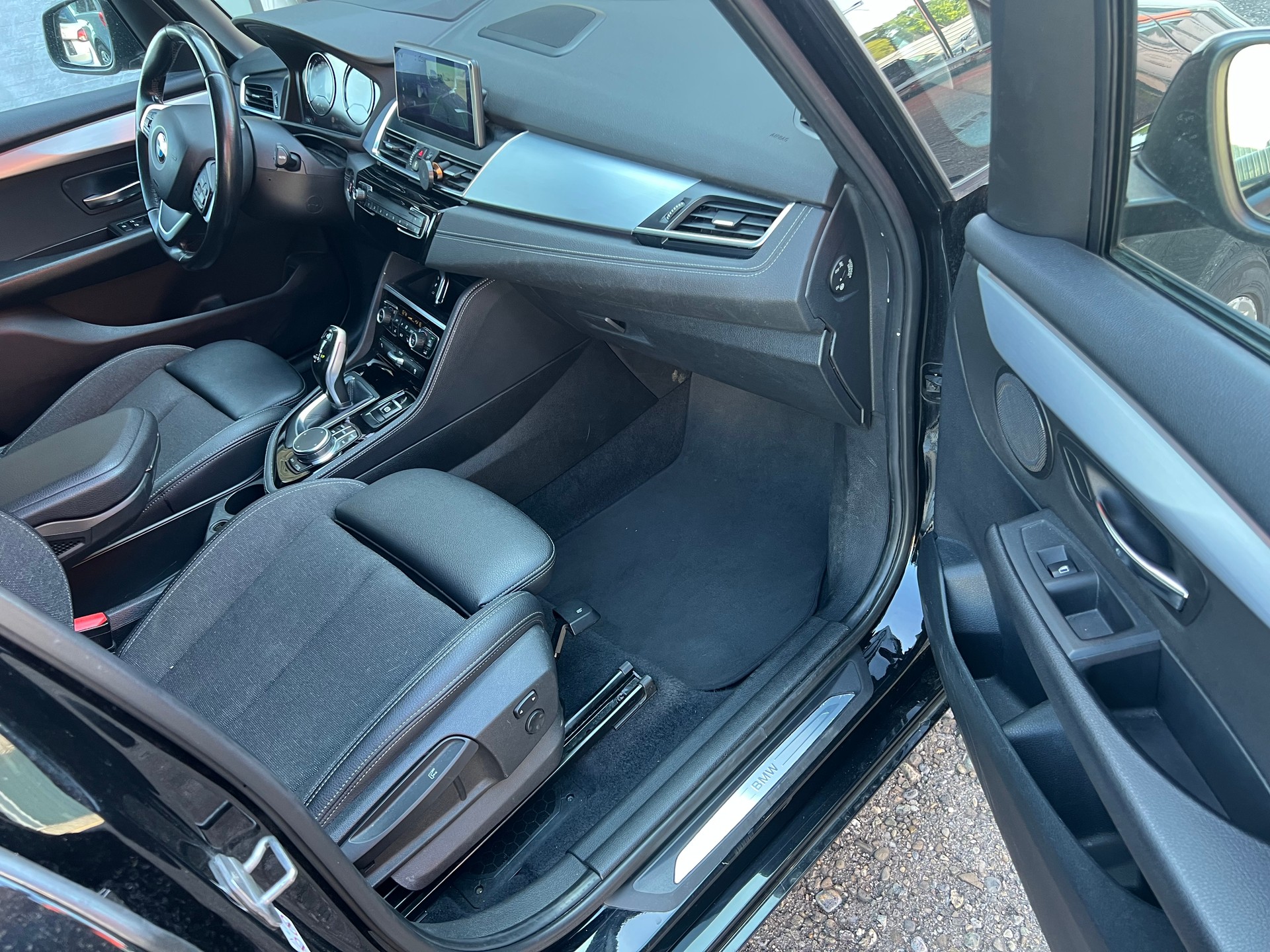 BMW 218d xDrive Gran Tourer Steptronic Luxury Line-image-13