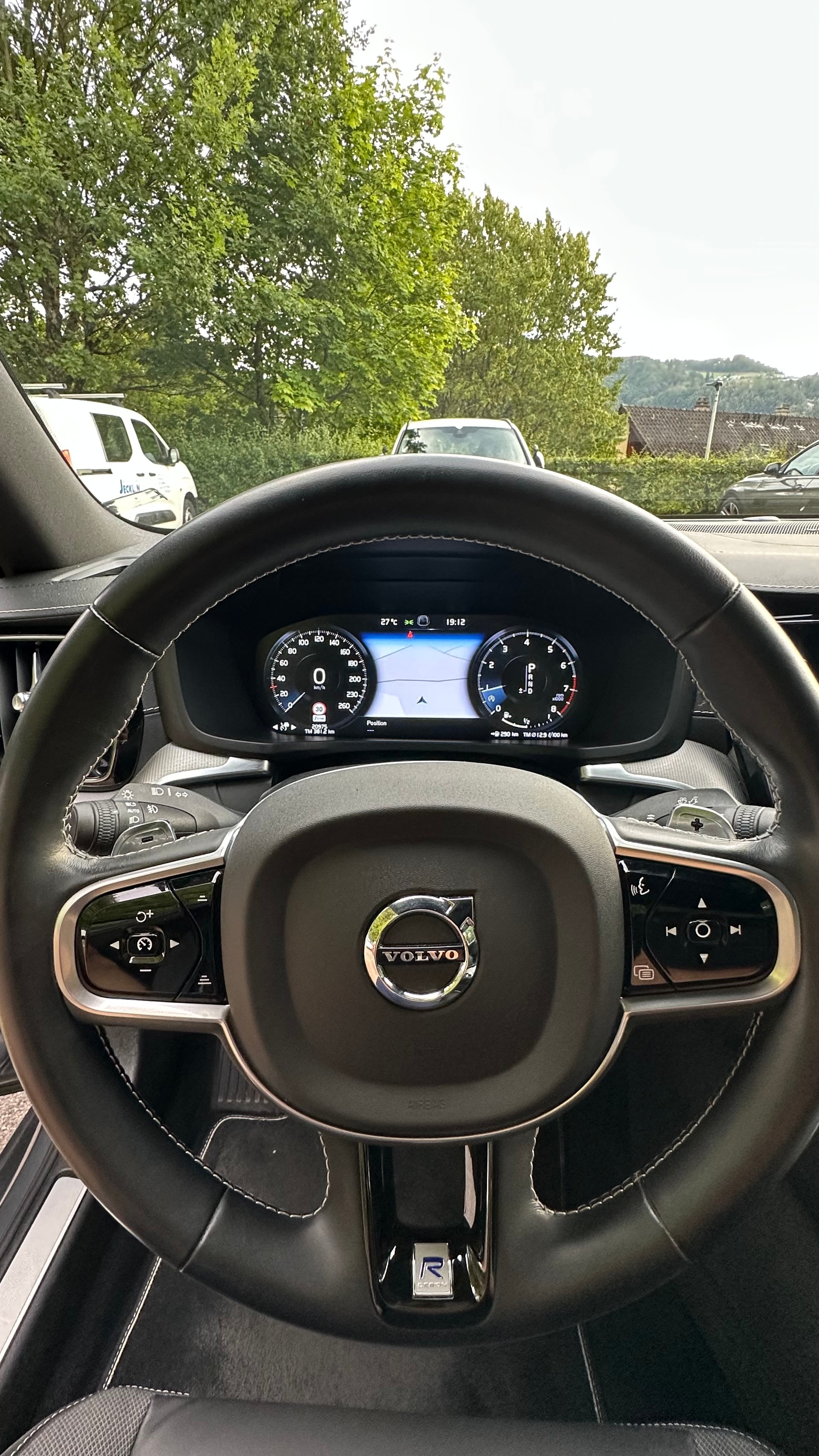 VOLVO 2.0 T6 R-Design AWD-image-8