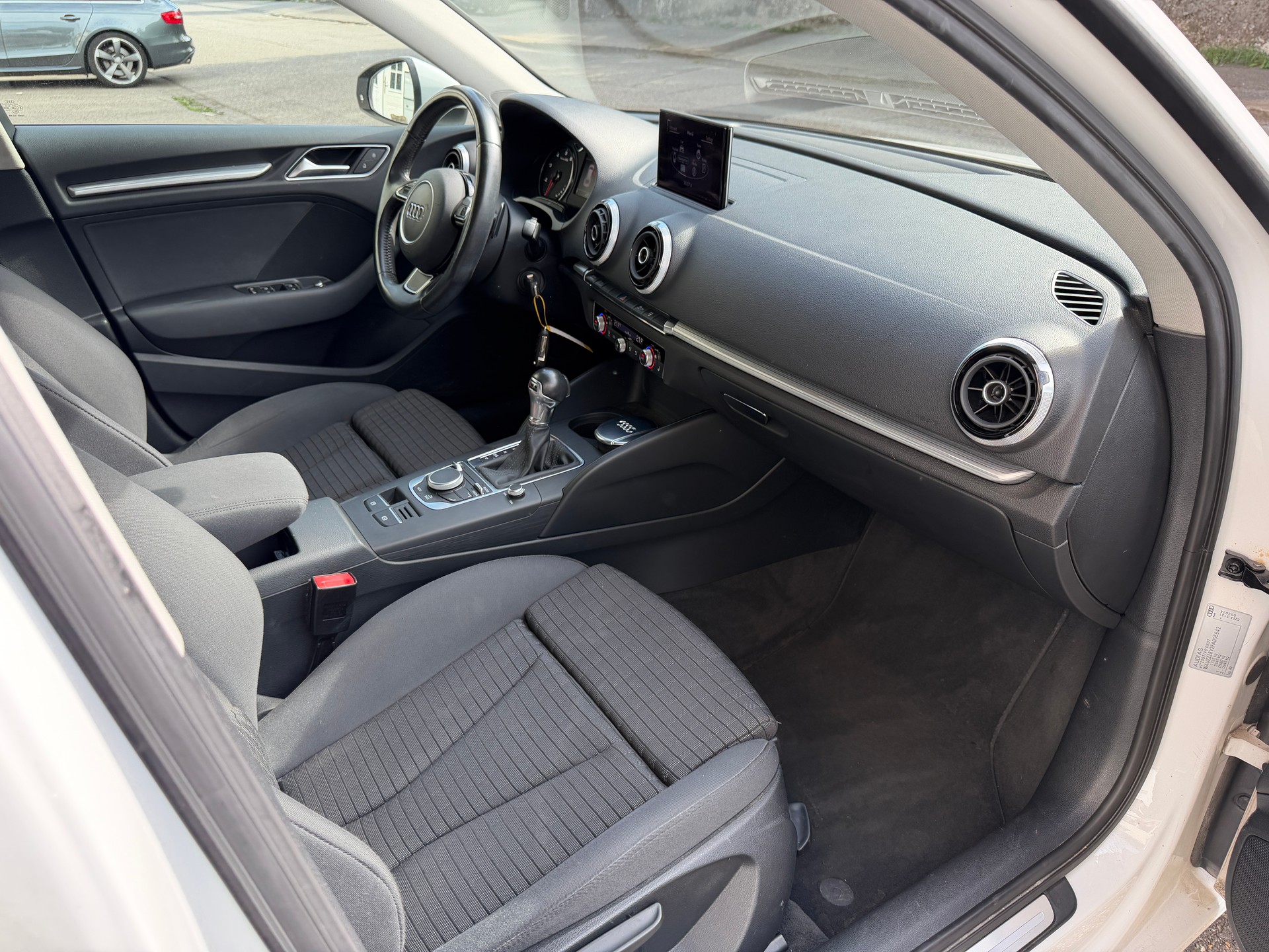 AUDI A3 Sportback 1.4 TFSI Ambition S-tronic-image-16