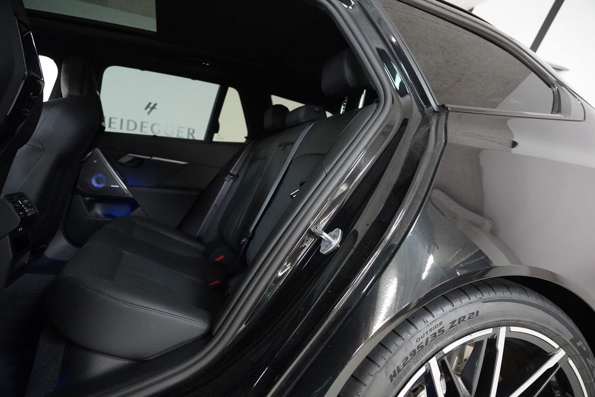 BMW M5 xDrive Touring-image-13
