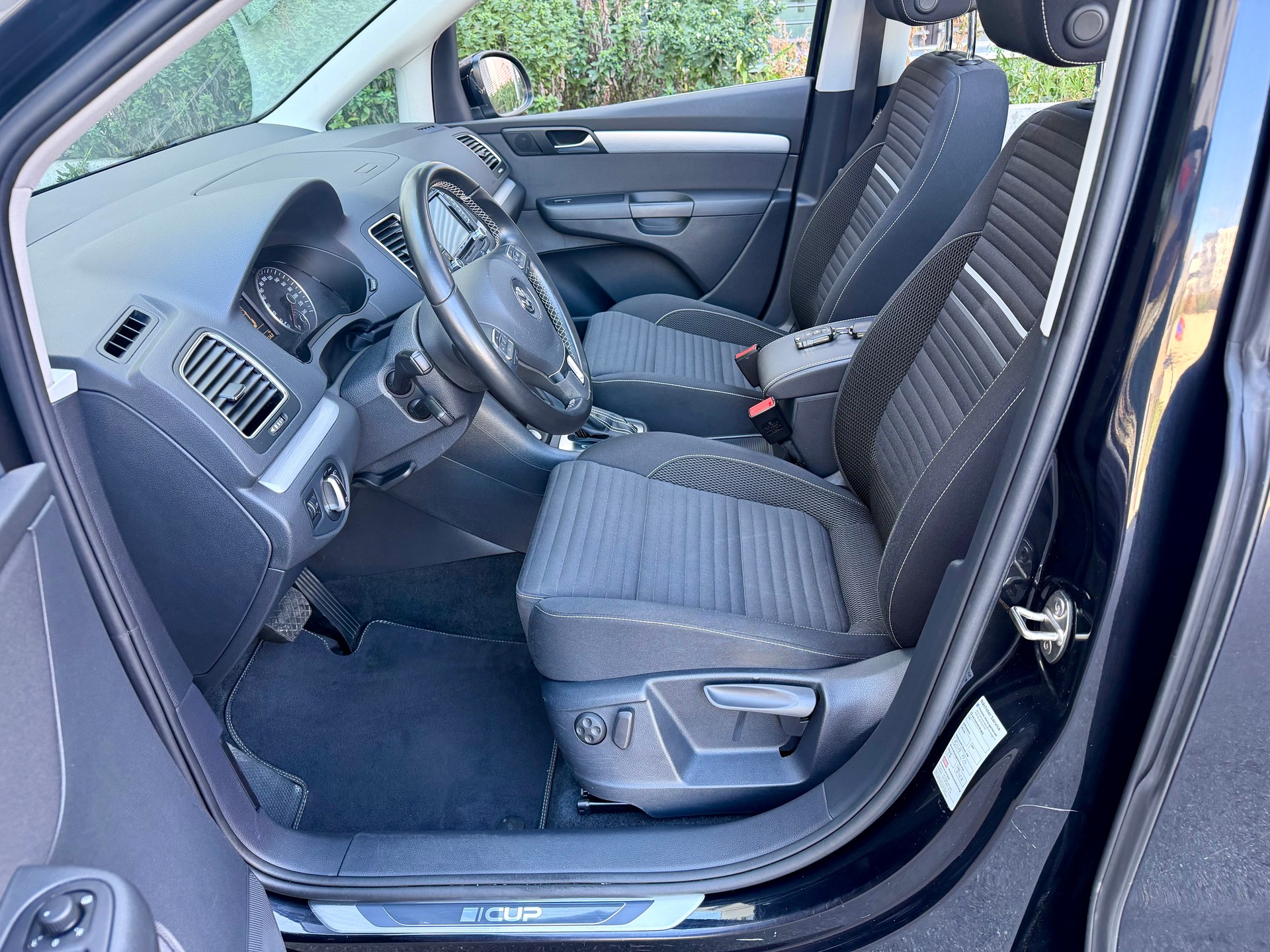 VW Sharan 2.0 TDI BMT CUP DSG - Panoramadach - 8fach Alu - 7-Plätzer --image-6