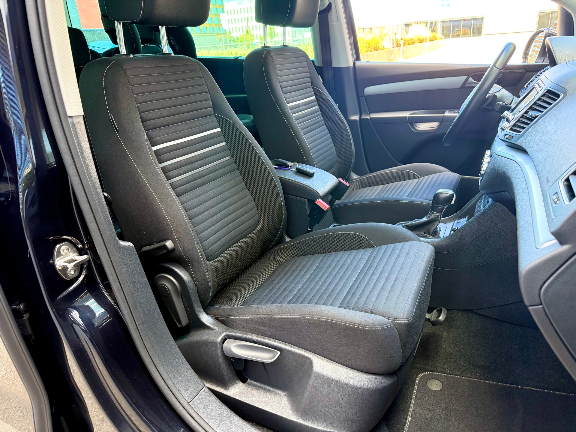 VW Sharan 2.0 TDI BMT CUP DSG - Panoramadach - 8fach Alu - 7-Plätzer --image-10