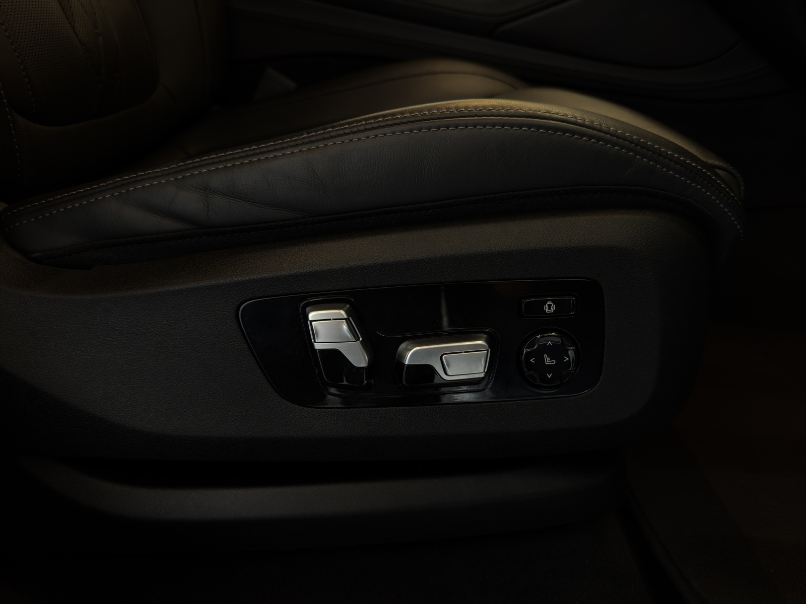 BMW X6 M50d-image-27