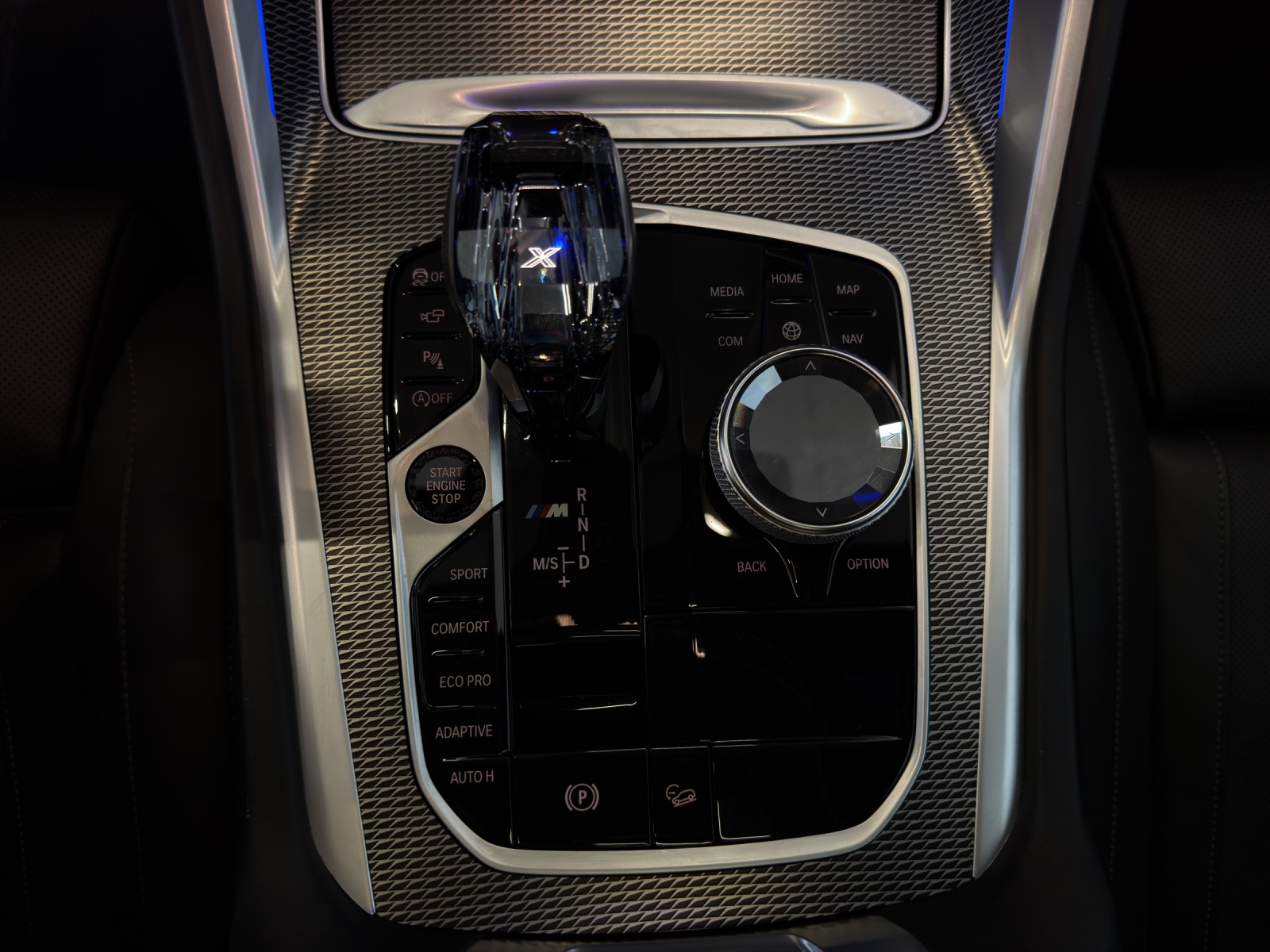 BMW X6 M50d-image-24