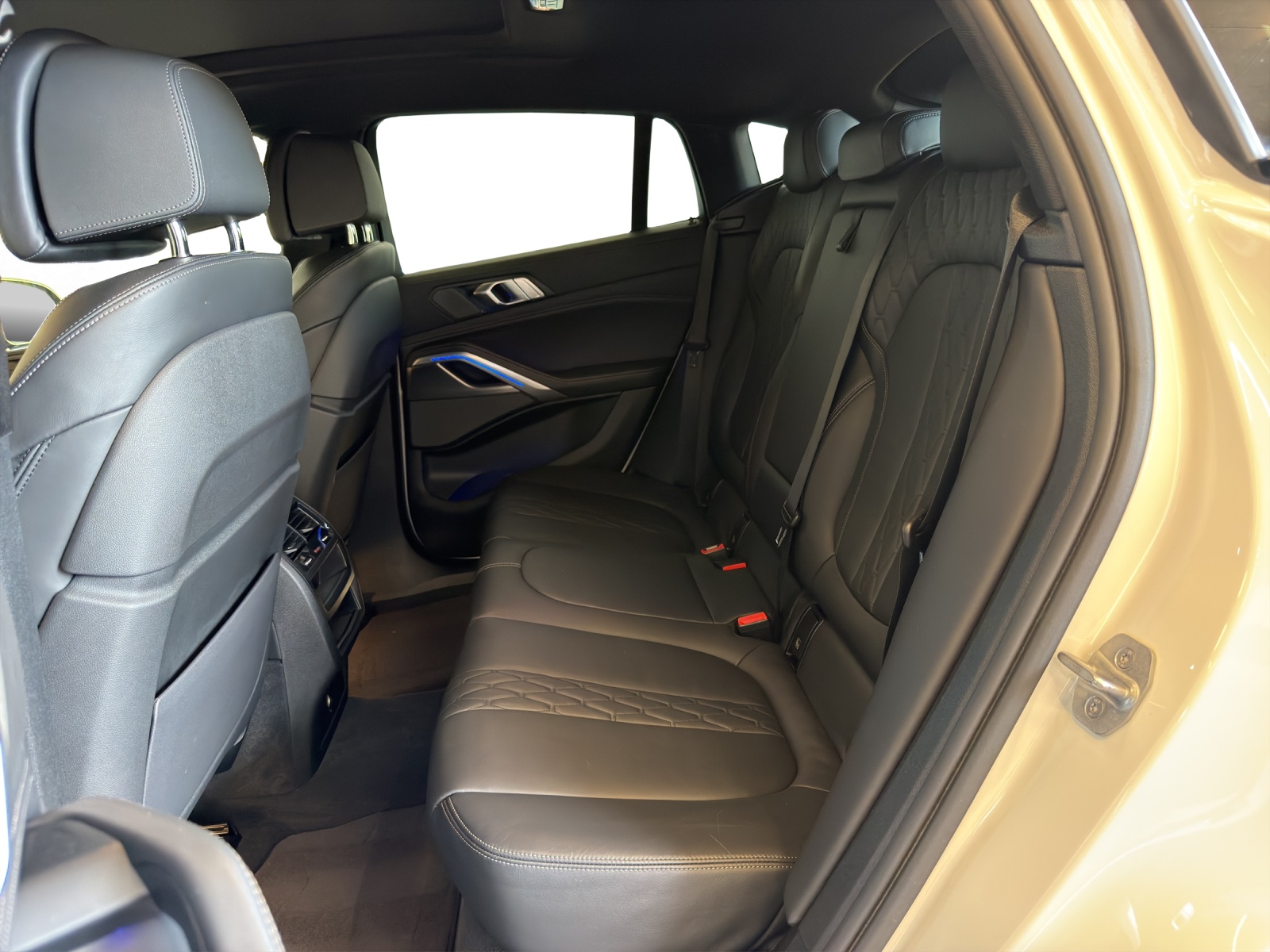 BMW X6 M50d-image-11