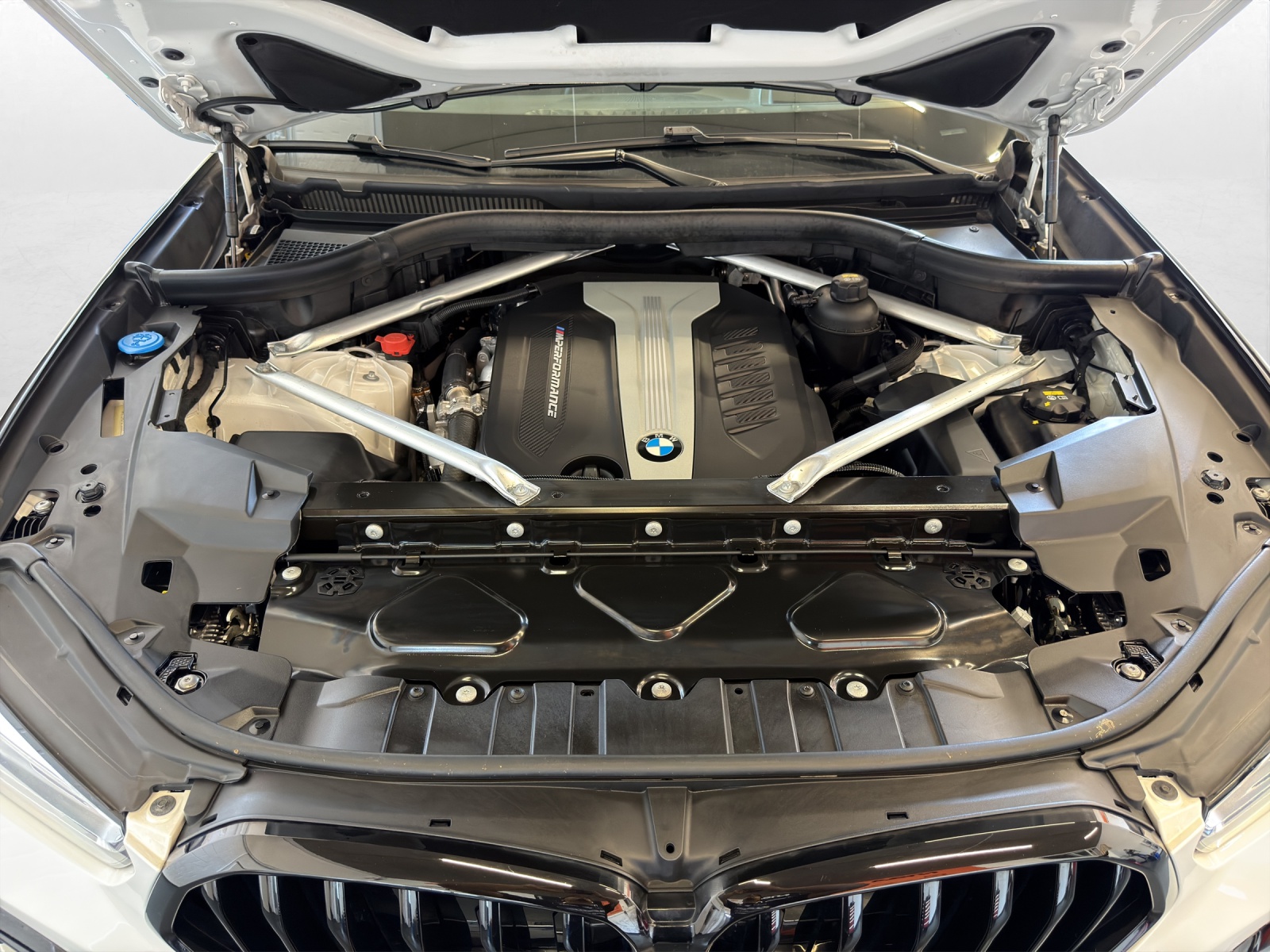 BMW X6 M50d-image-16