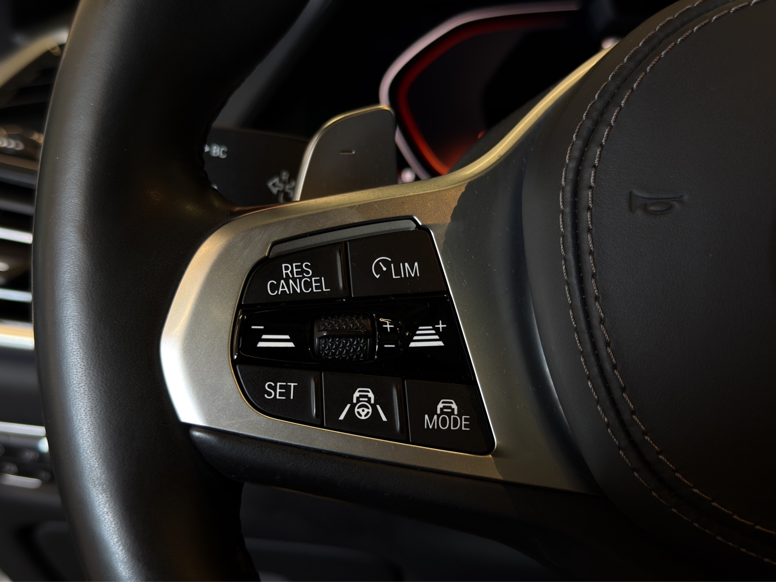 BMW X6 M50d-image-22
