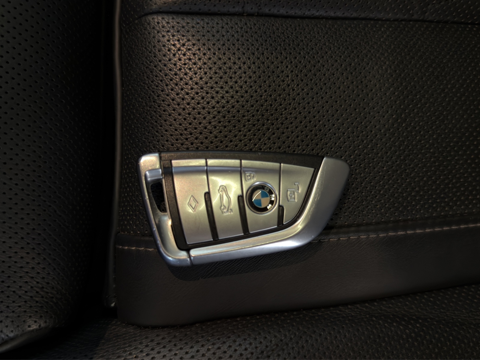 BMW X6 M50d-image-19