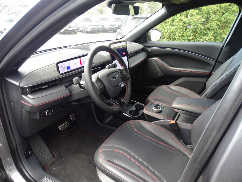 FORD Mustang Mach-E Premium AWD-image-4