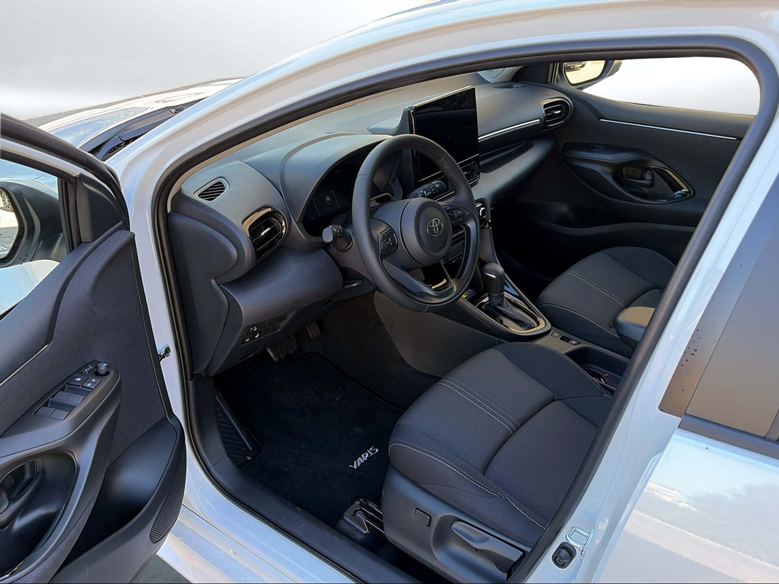 TOYOTA Yaris 1.5 Trend e-CVT-image-6