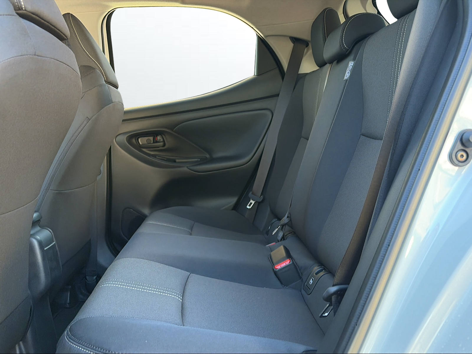 TOYOTA Yaris 1.5 Trend e-CVT-image-11