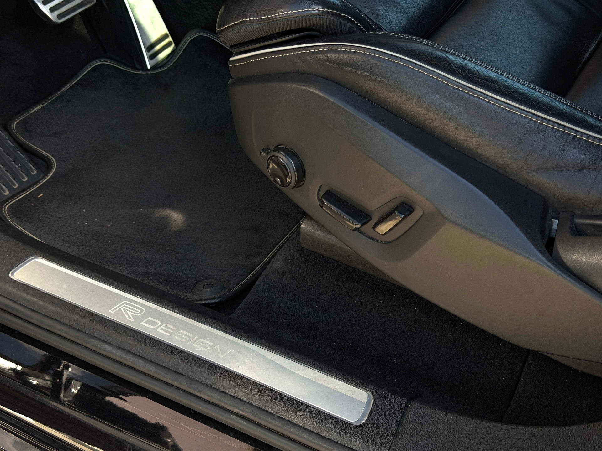 VOLVO XC90 T6 AWD R-Design Geartronic *aus 1. Hand* *Traumausstattung*-image-21