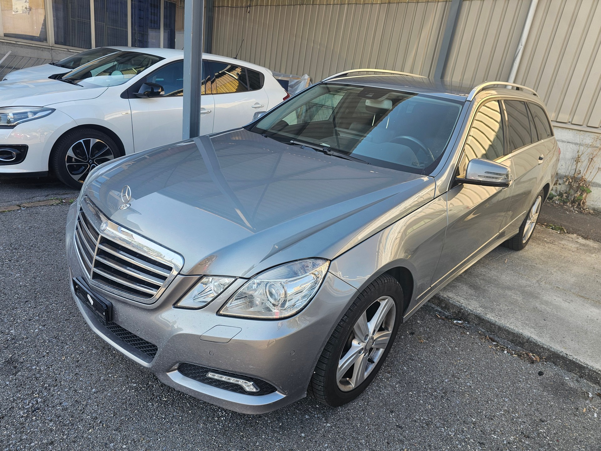MERCEDES-BENZ E 350 Avantgarde 4Matic 7G-Tronic-image-3