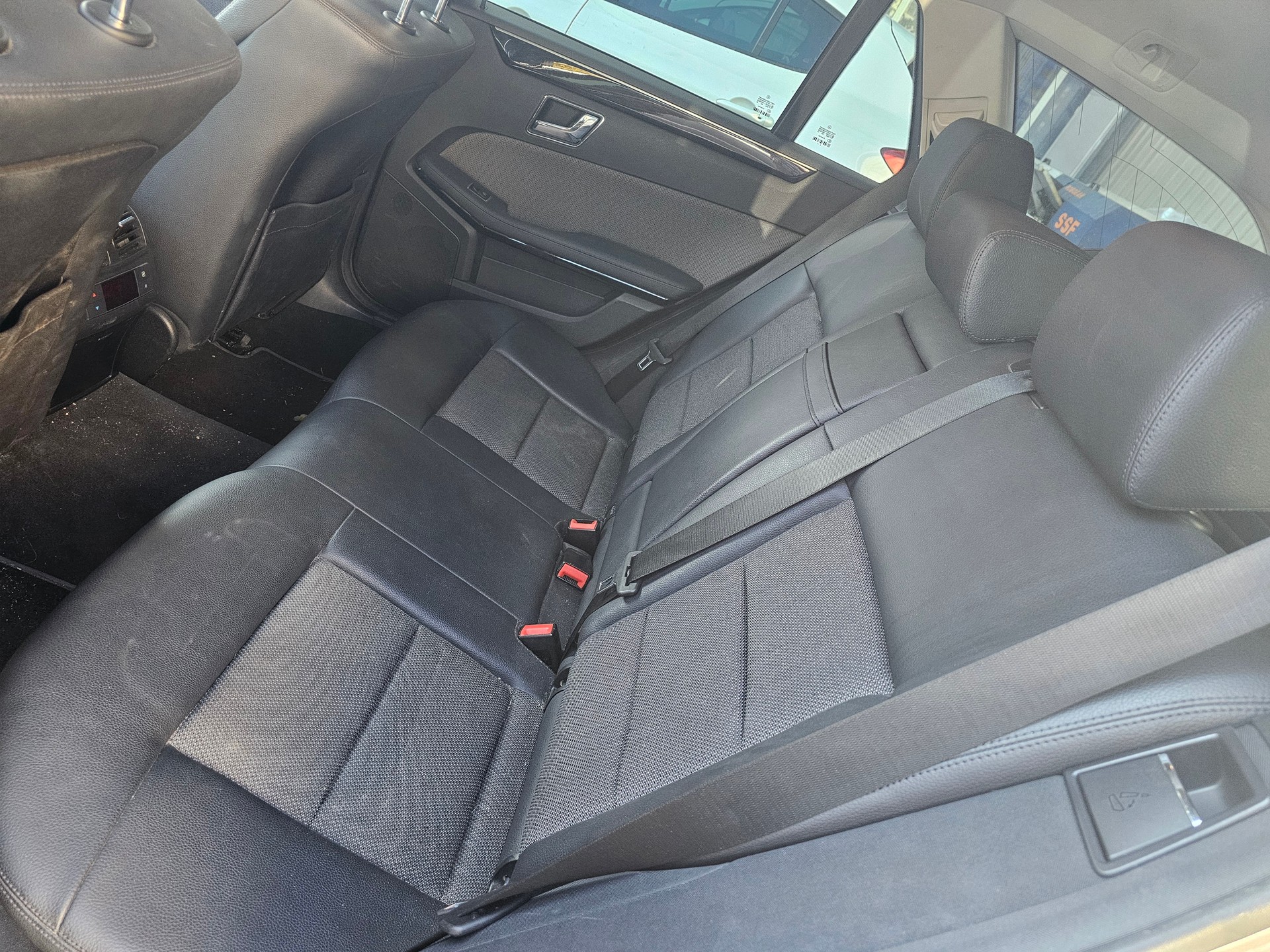 MERCEDES-BENZ E 350 Avantgarde 4Matic 7G-Tronic-image-8