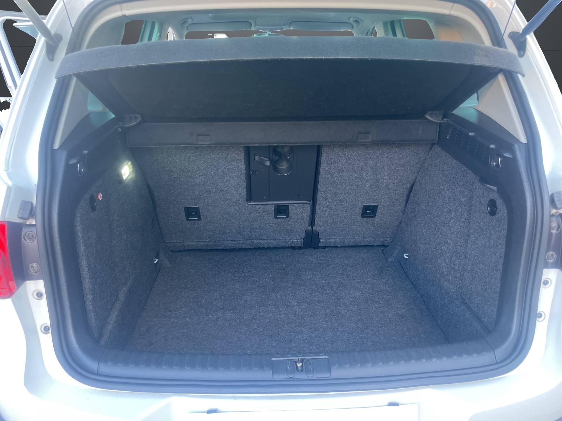 VW Tiguan 2.0 TDI Sport&Style DSG-image-10