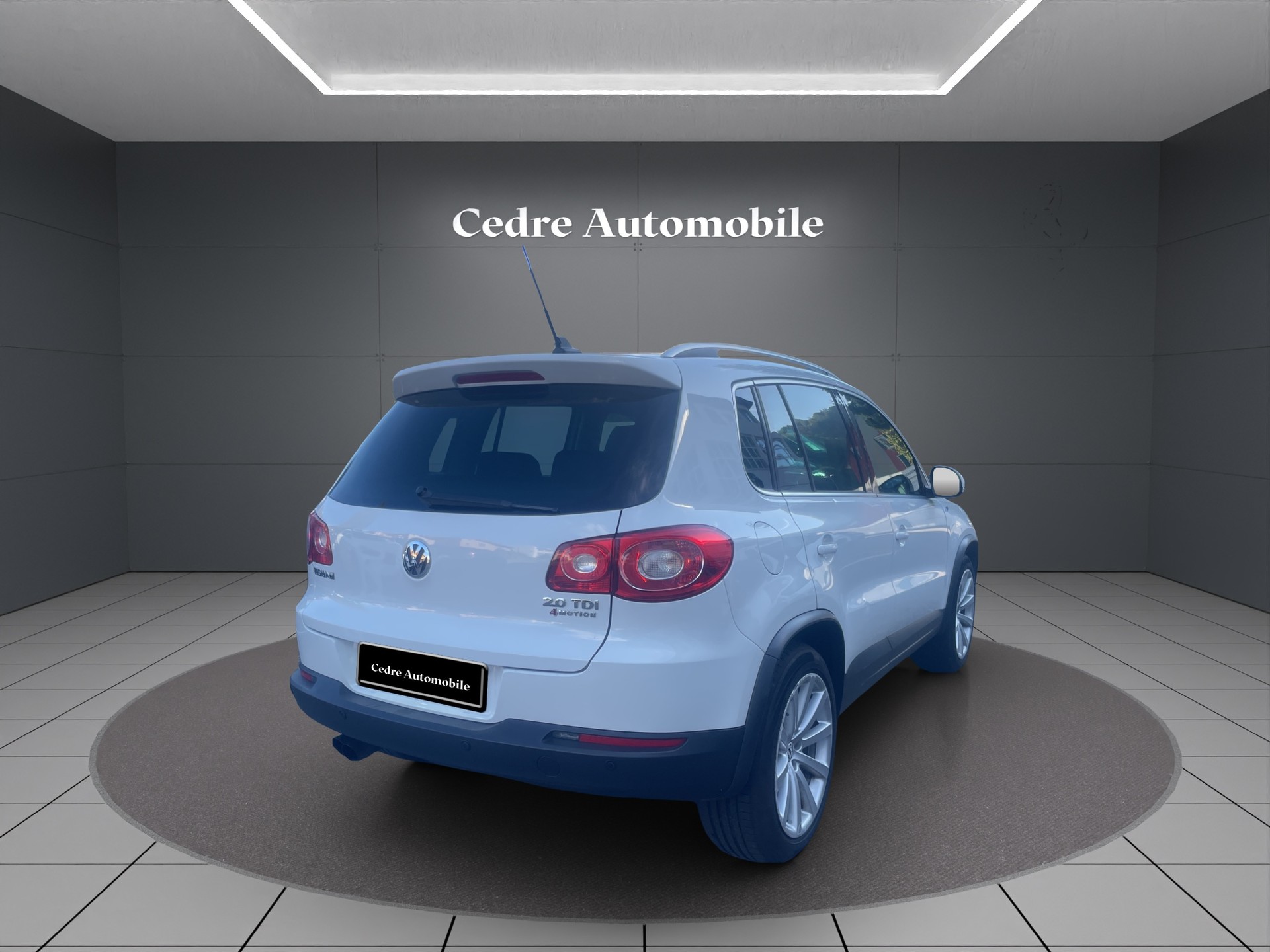 VW Tiguan 2.0 TDI Sport&Style DSG-image-2