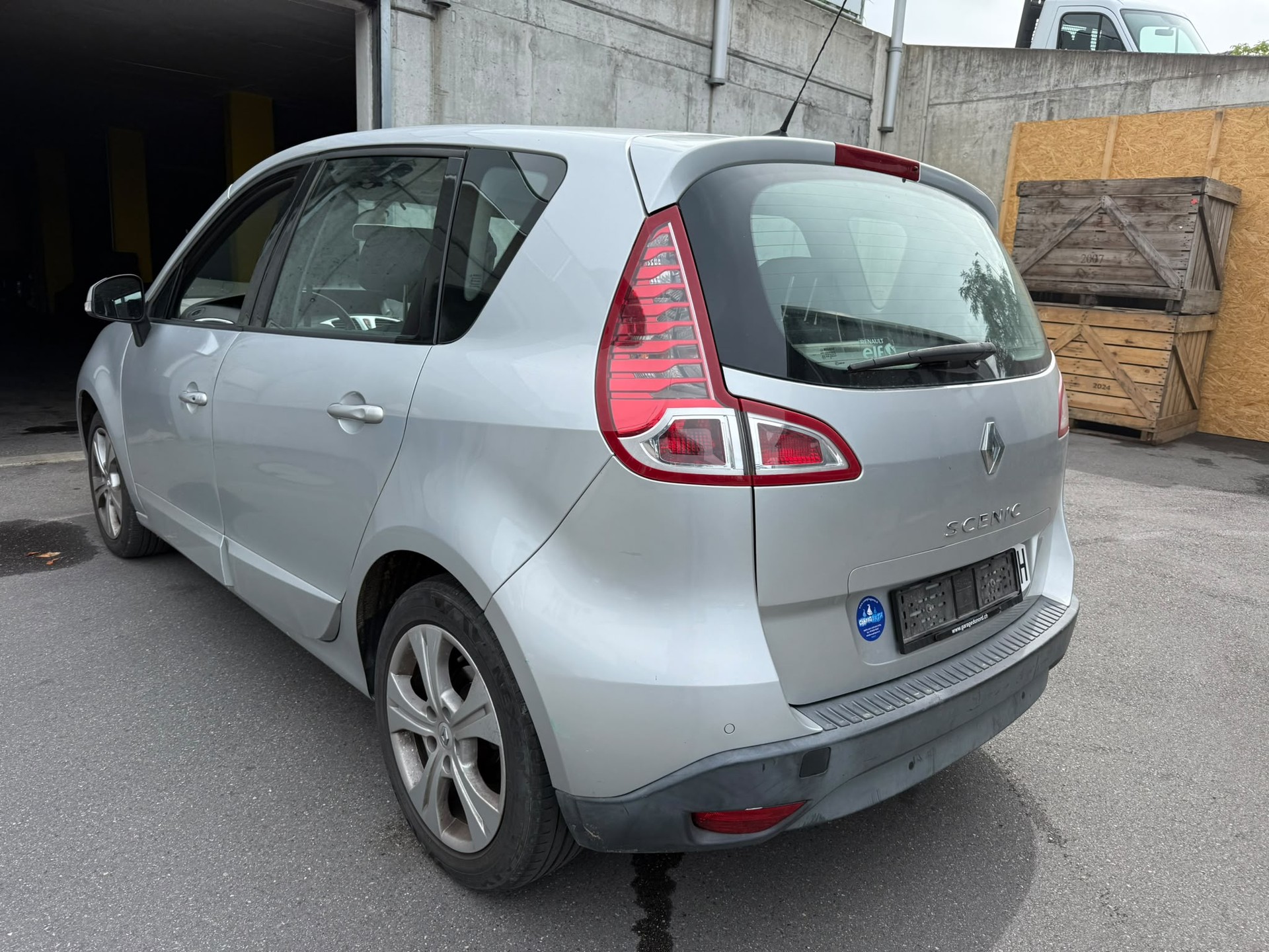 RENAULT Scénic 2.0 16V Dynamique X-Tronic CVT-image-3
