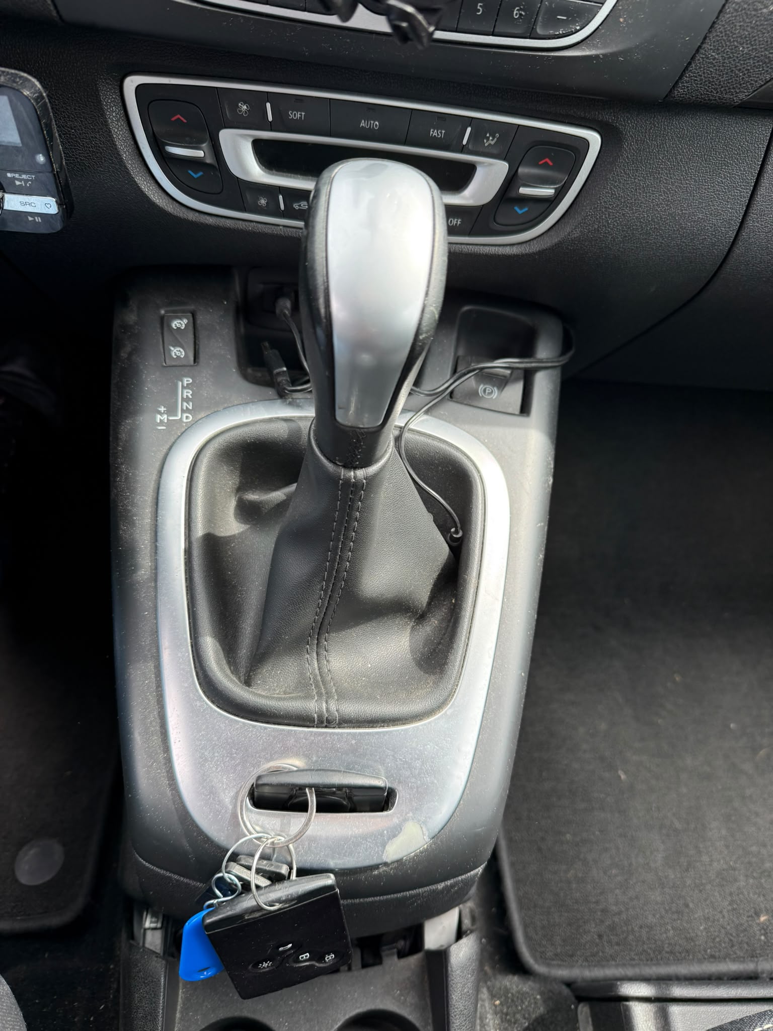RENAULT Scénic 2.0 16V Dynamique X-Tronic CVT-image-4