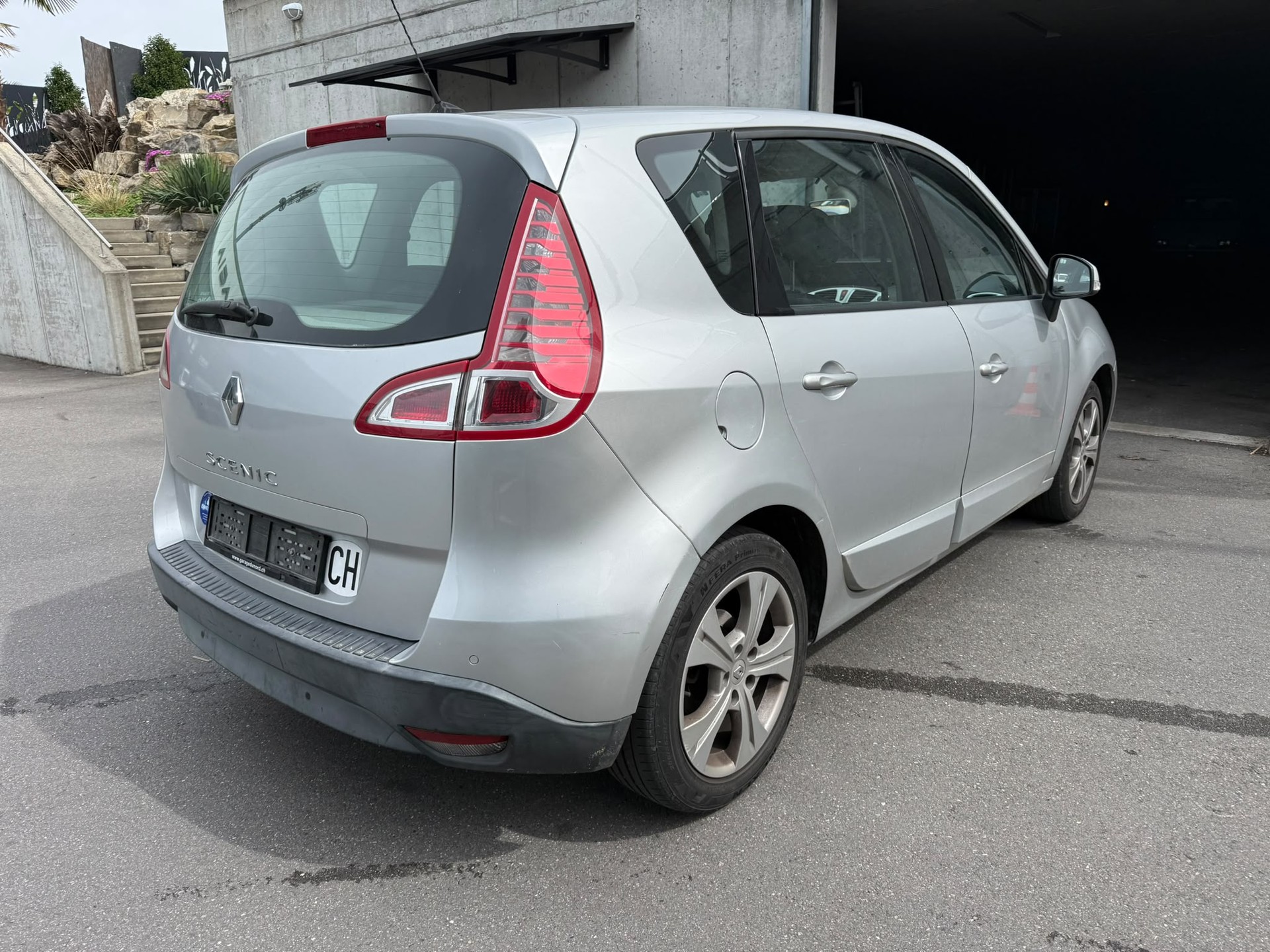 RENAULT Scénic 2.0 16V Dynamique X-Tronic CVT-image-1
