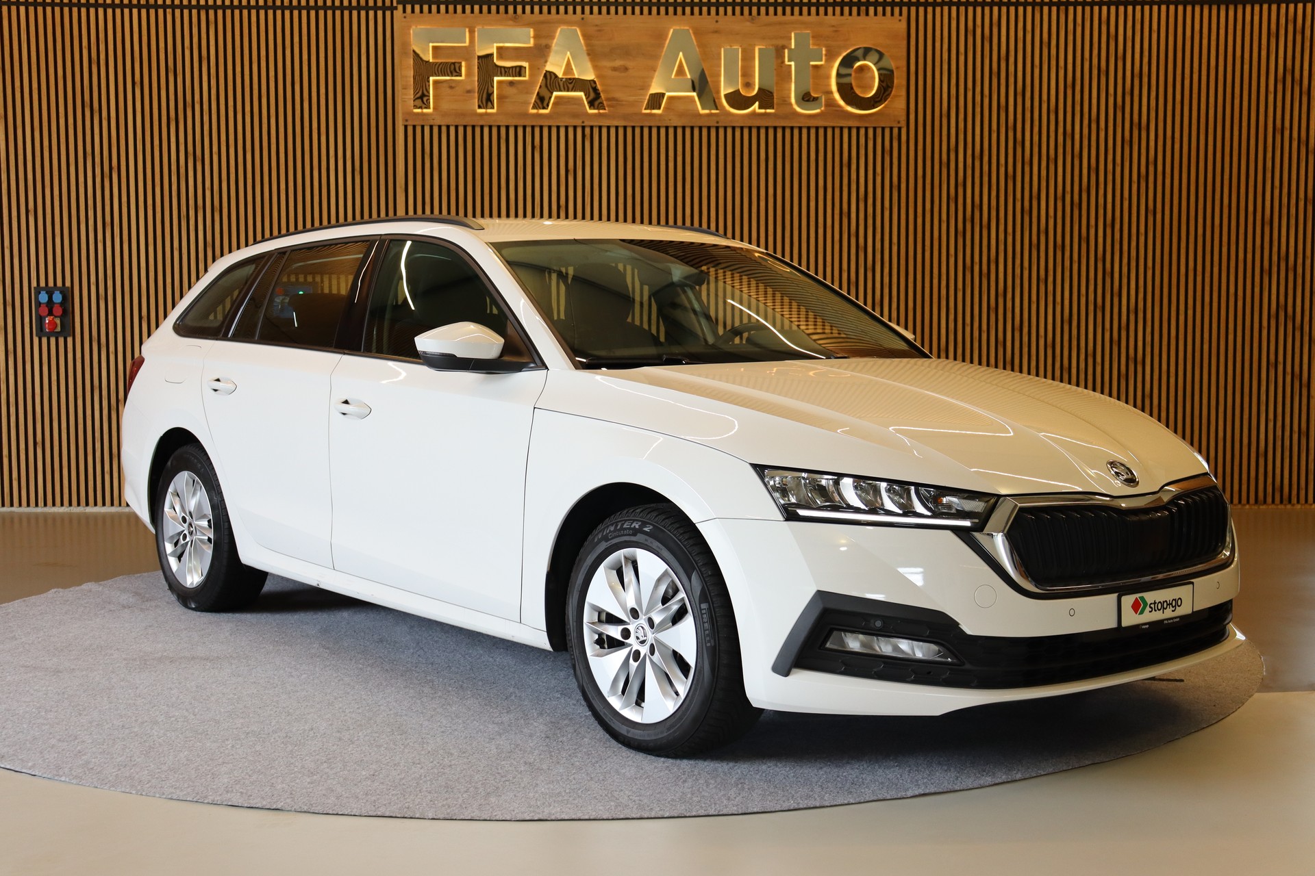 SKODA Octavia Combi 2.0 TDI Ambition 4x4 DSG-showroom-element-2