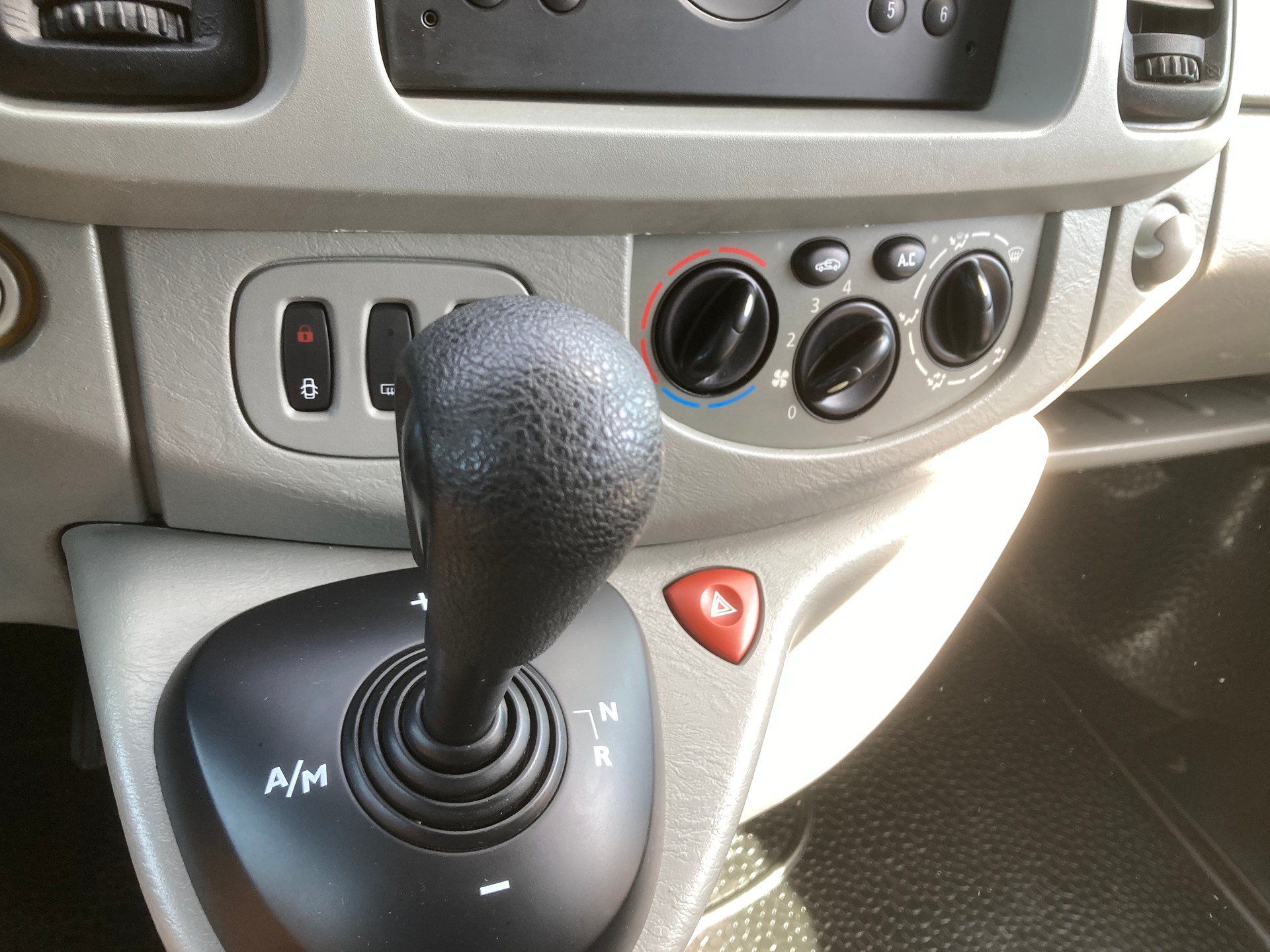 OPEL Vivaro 2.5 CDTI 2.7t-image-10