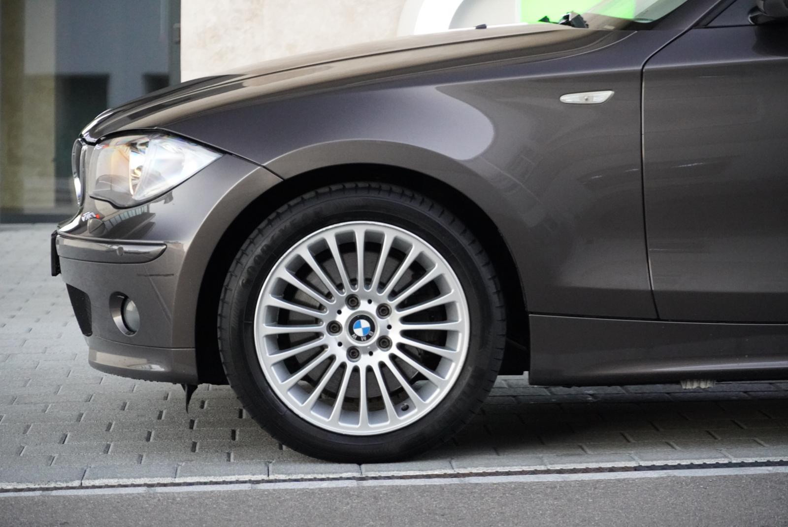 BMW 130i-image-6
