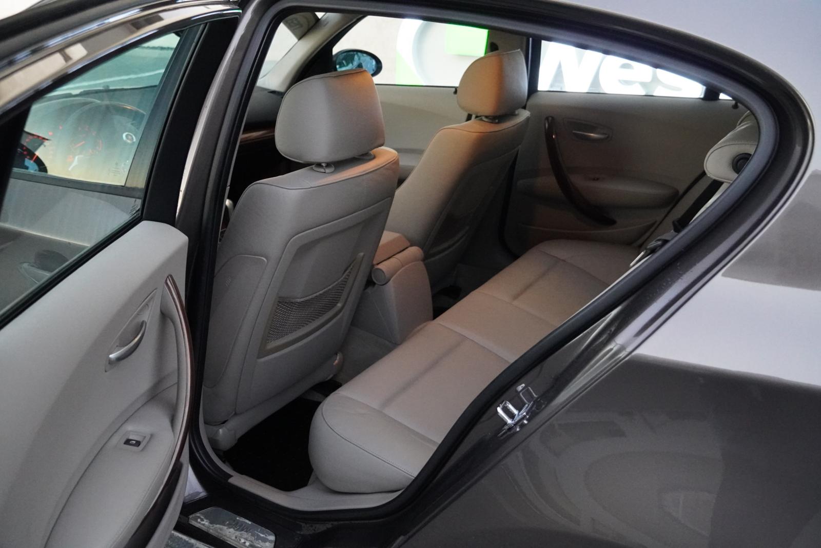 BMW 130i-image-19