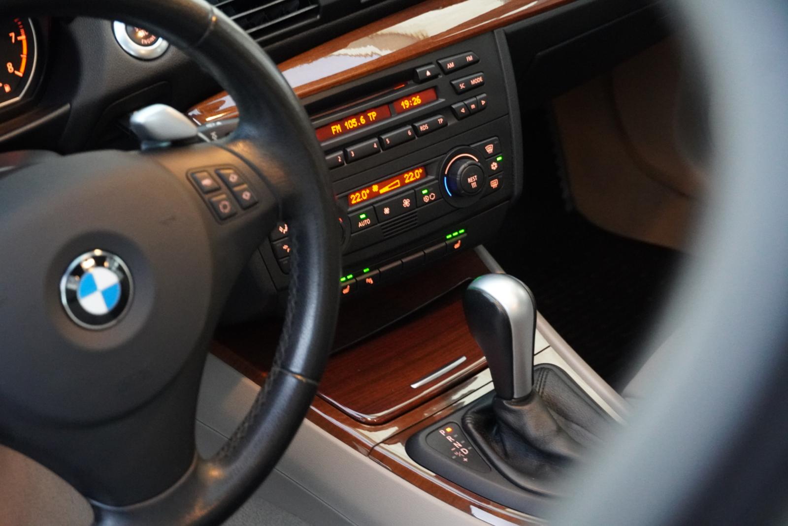 BMW 130i-image-12
