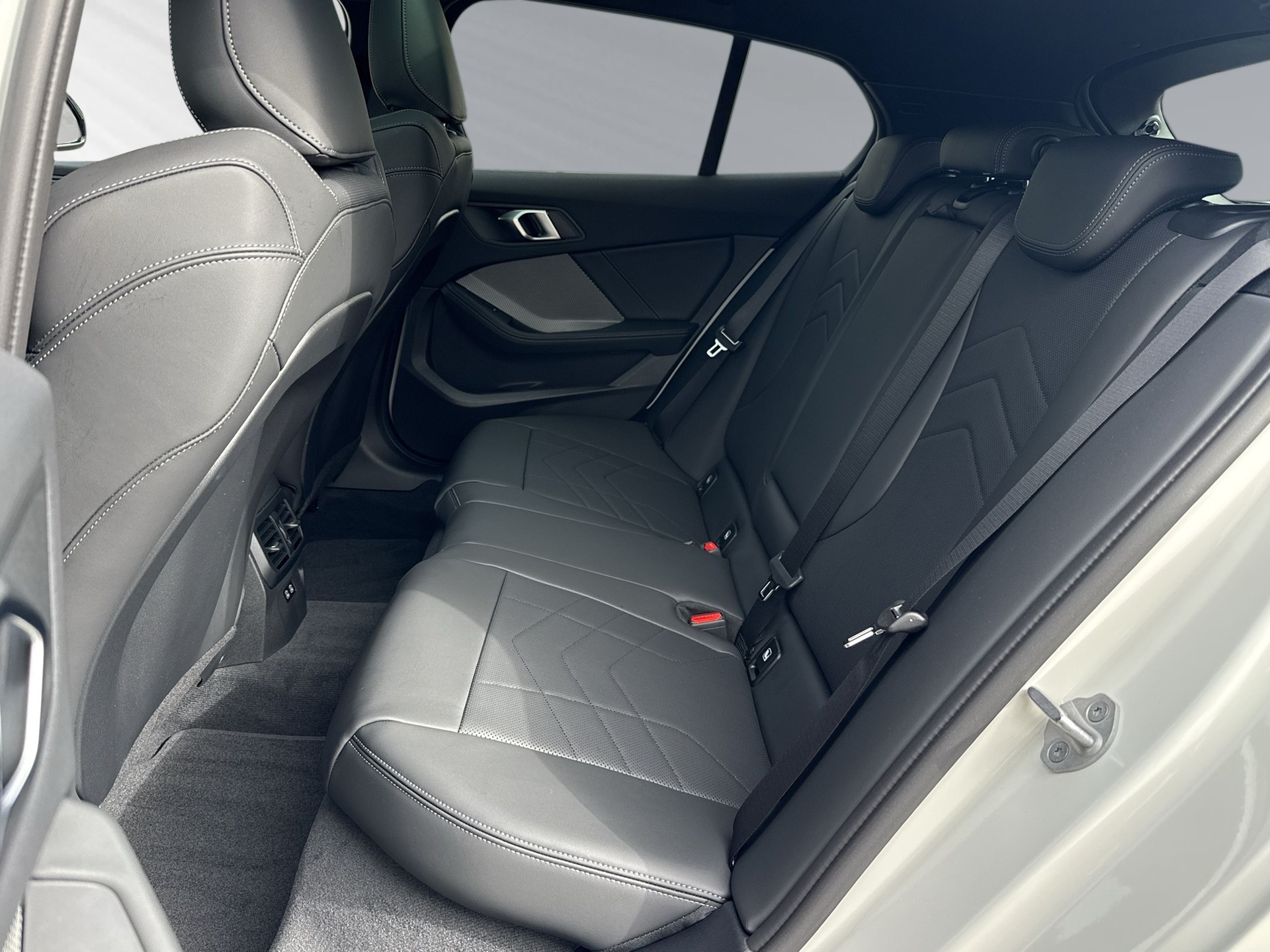 BMW 120d M Sport Pro Steptronic-image-6
