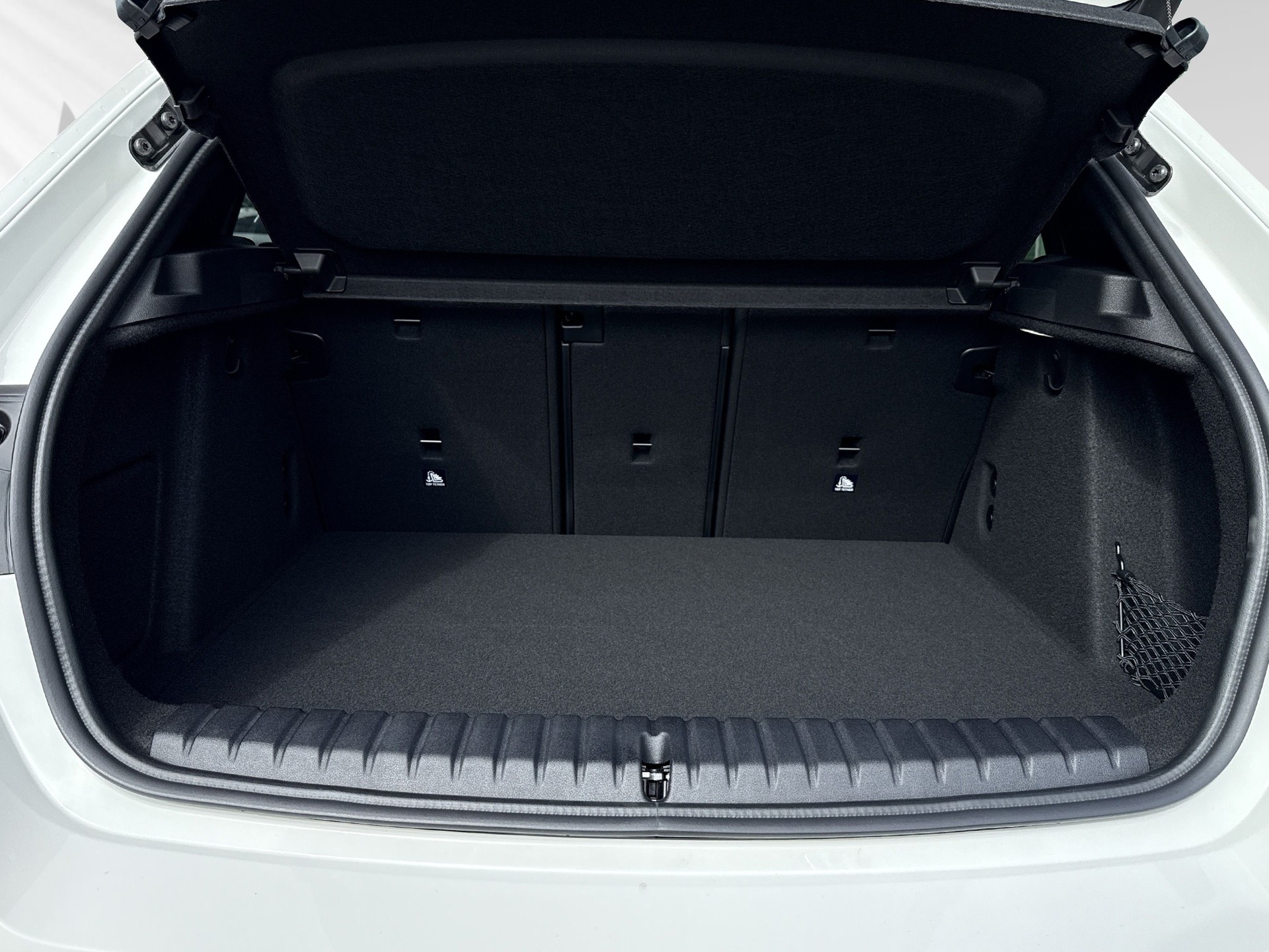 BMW 120d M Sport Pro Steptronic-image-7