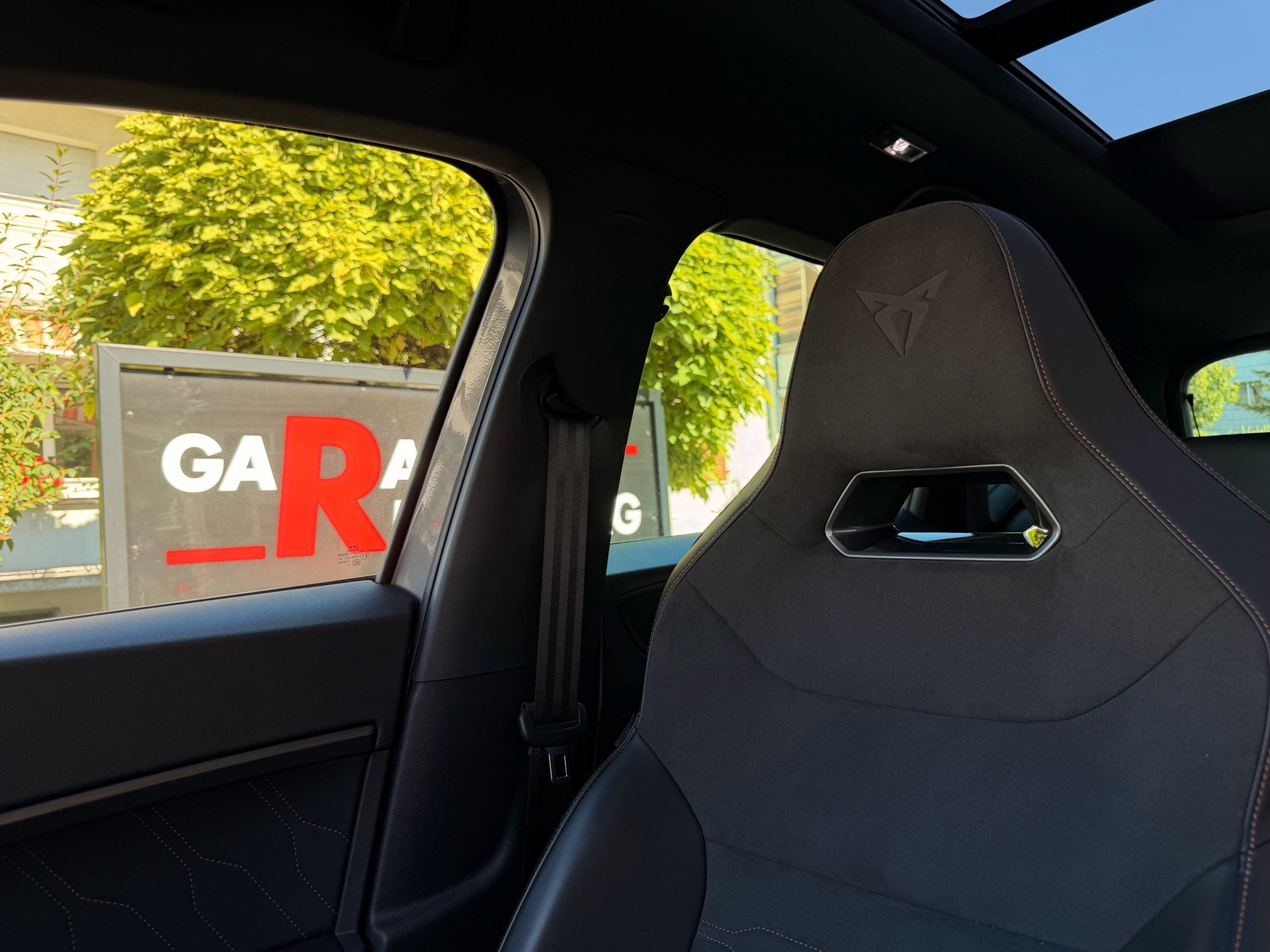 CUPRA Ateca 1.5 TSI *** PANORAMADACH & ANHÄNGERKUPPLUNG ***-image-26