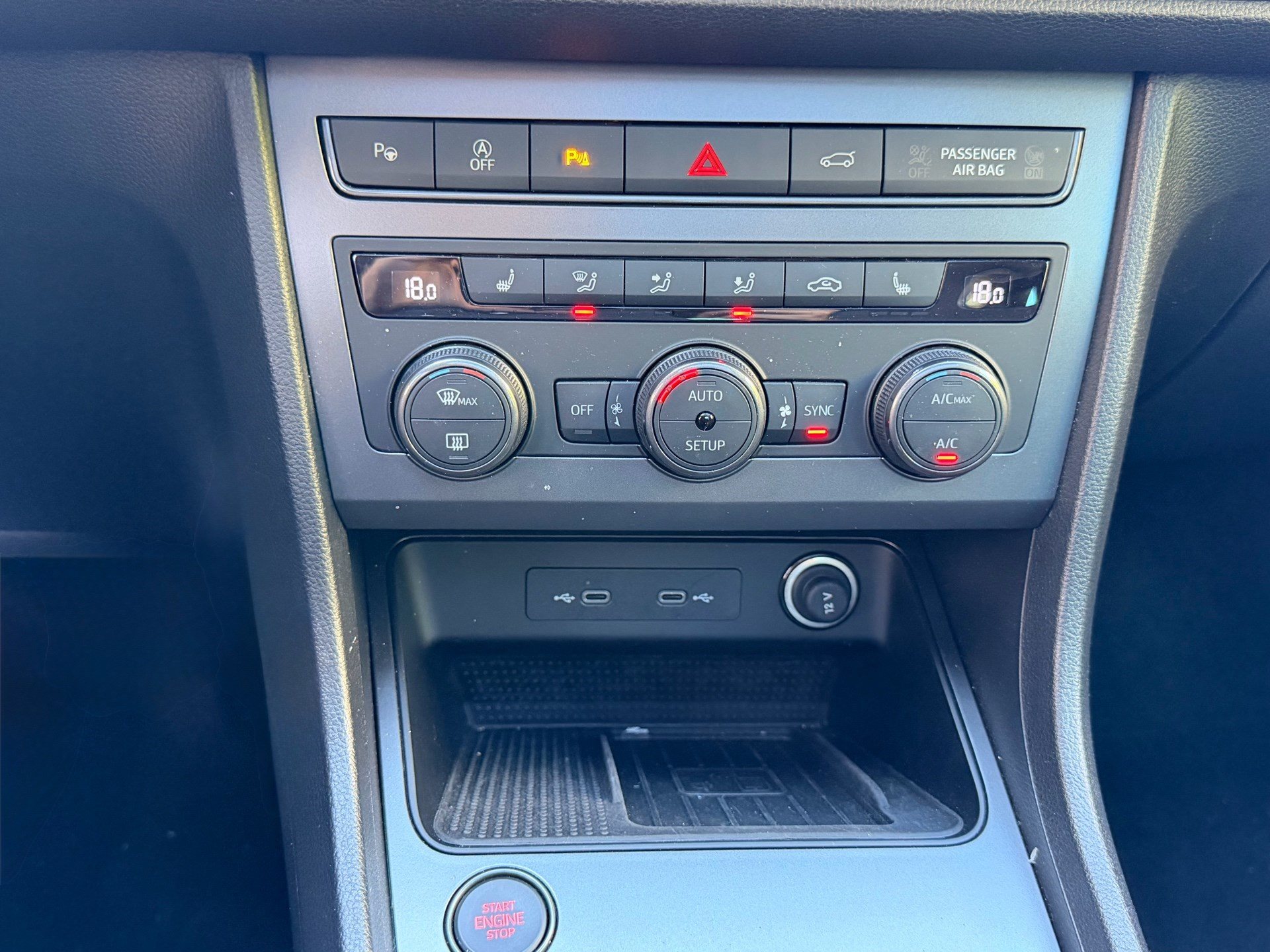 CUPRA Ateca 1.5 TSI *** PANORAMADACH & ANHÄNGERKUPPLUNG ***-image-22
